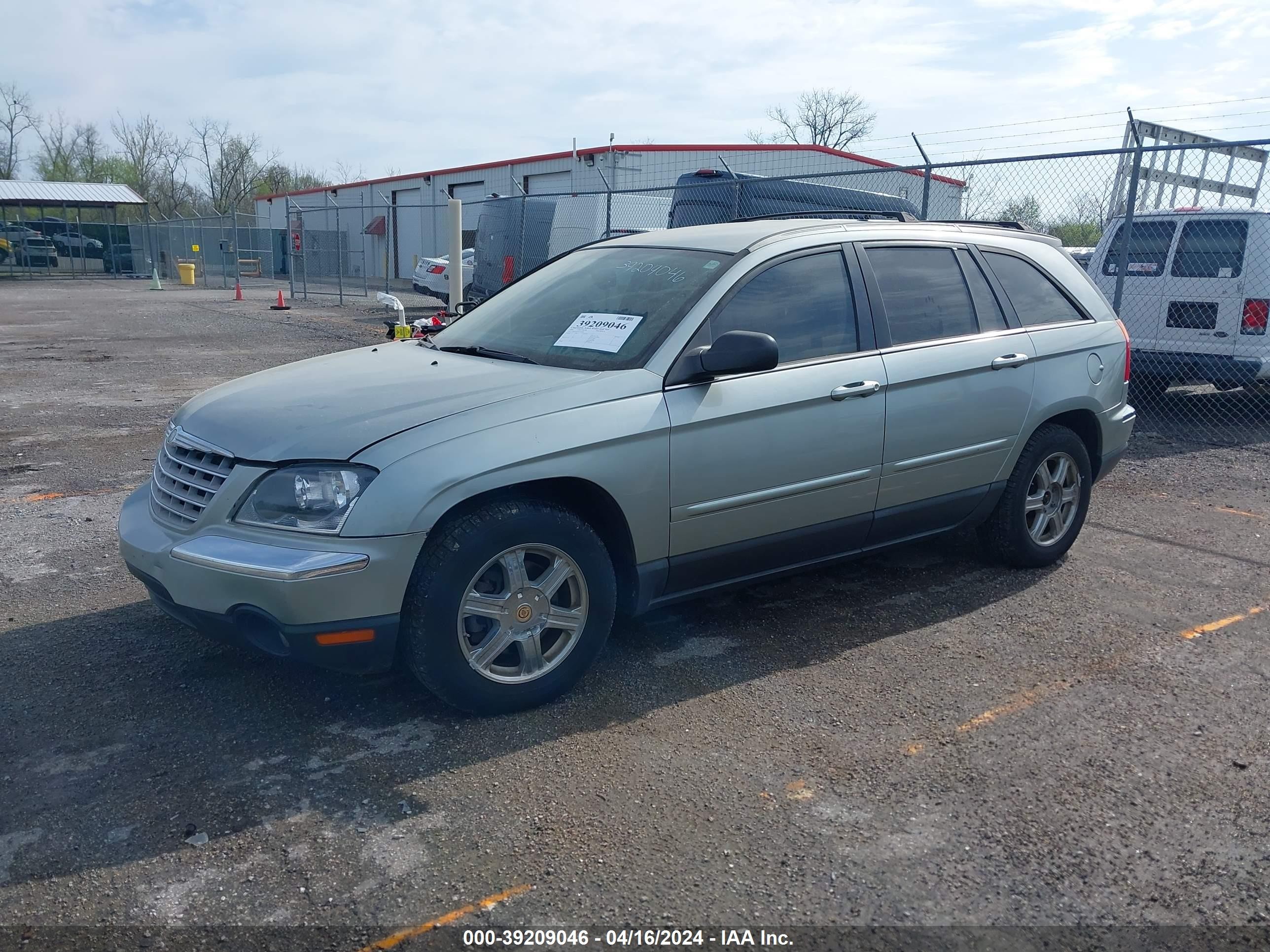 Photo 1 VIN: 2C8GF68434R334668 - CHRYSLER PACIFICA 