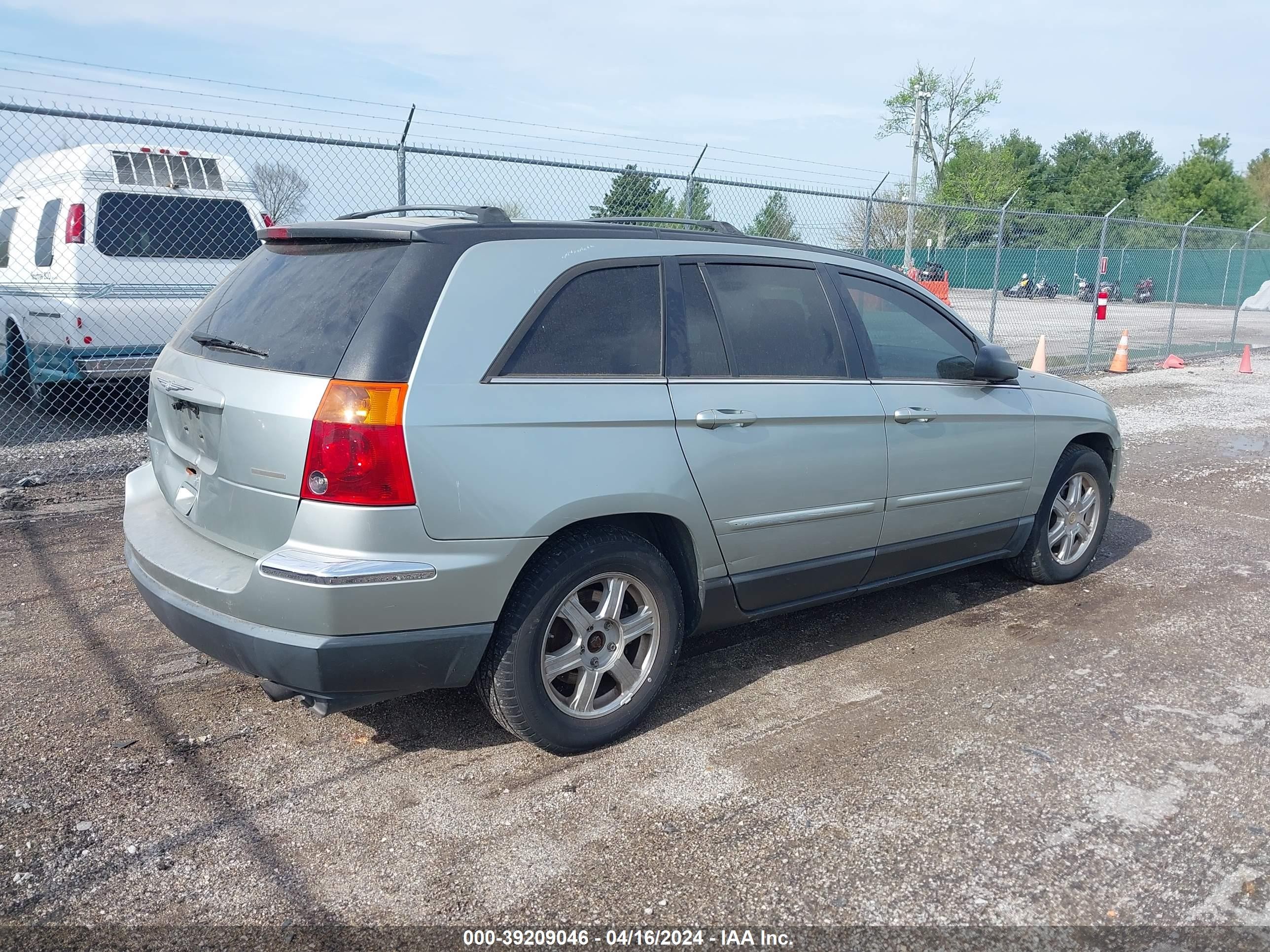 Photo 3 VIN: 2C8GF68434R334668 - CHRYSLER PACIFICA 