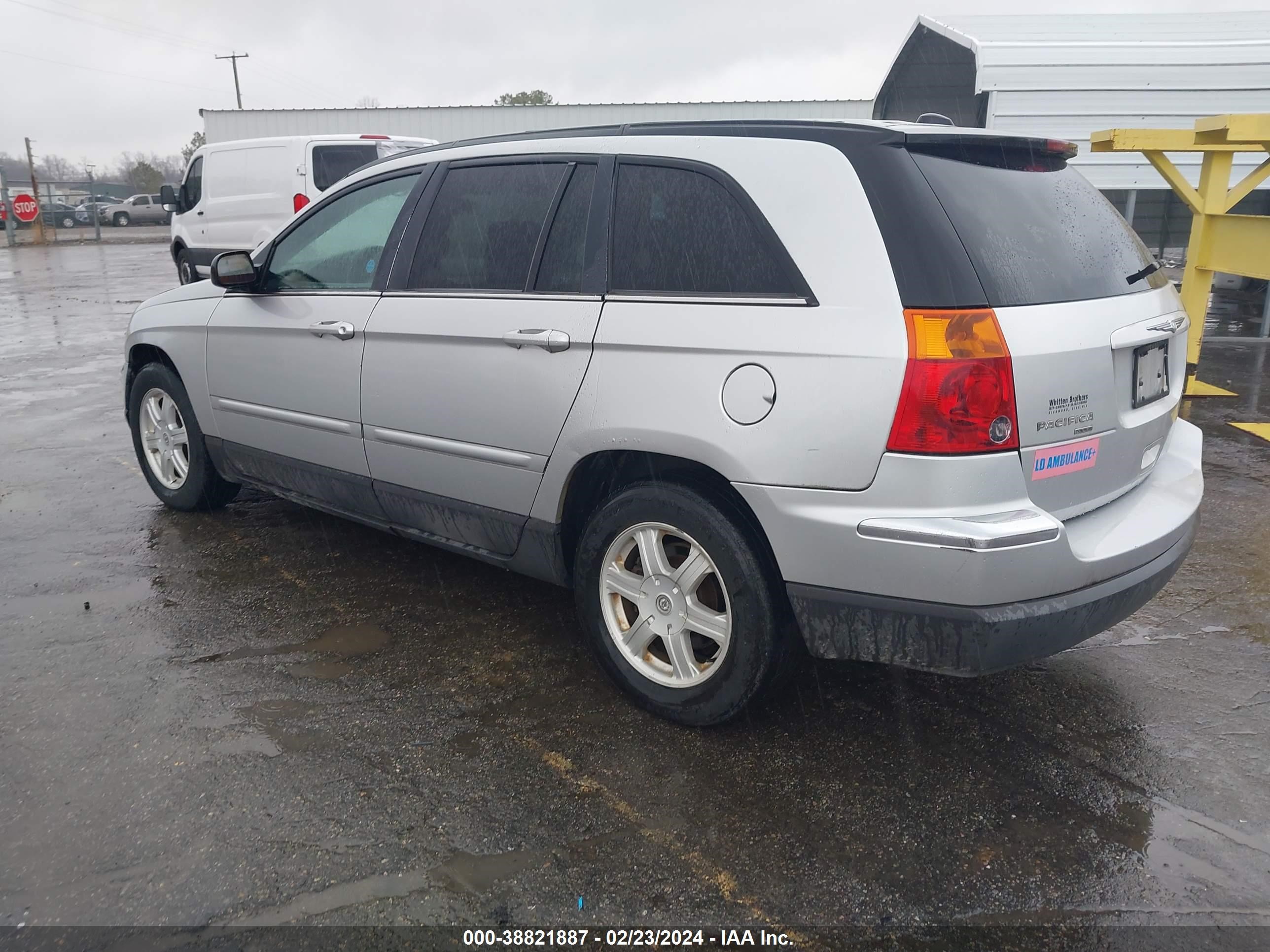 Photo 2 VIN: 2C8GF68435R329892 - CHRYSLER PACIFICA 