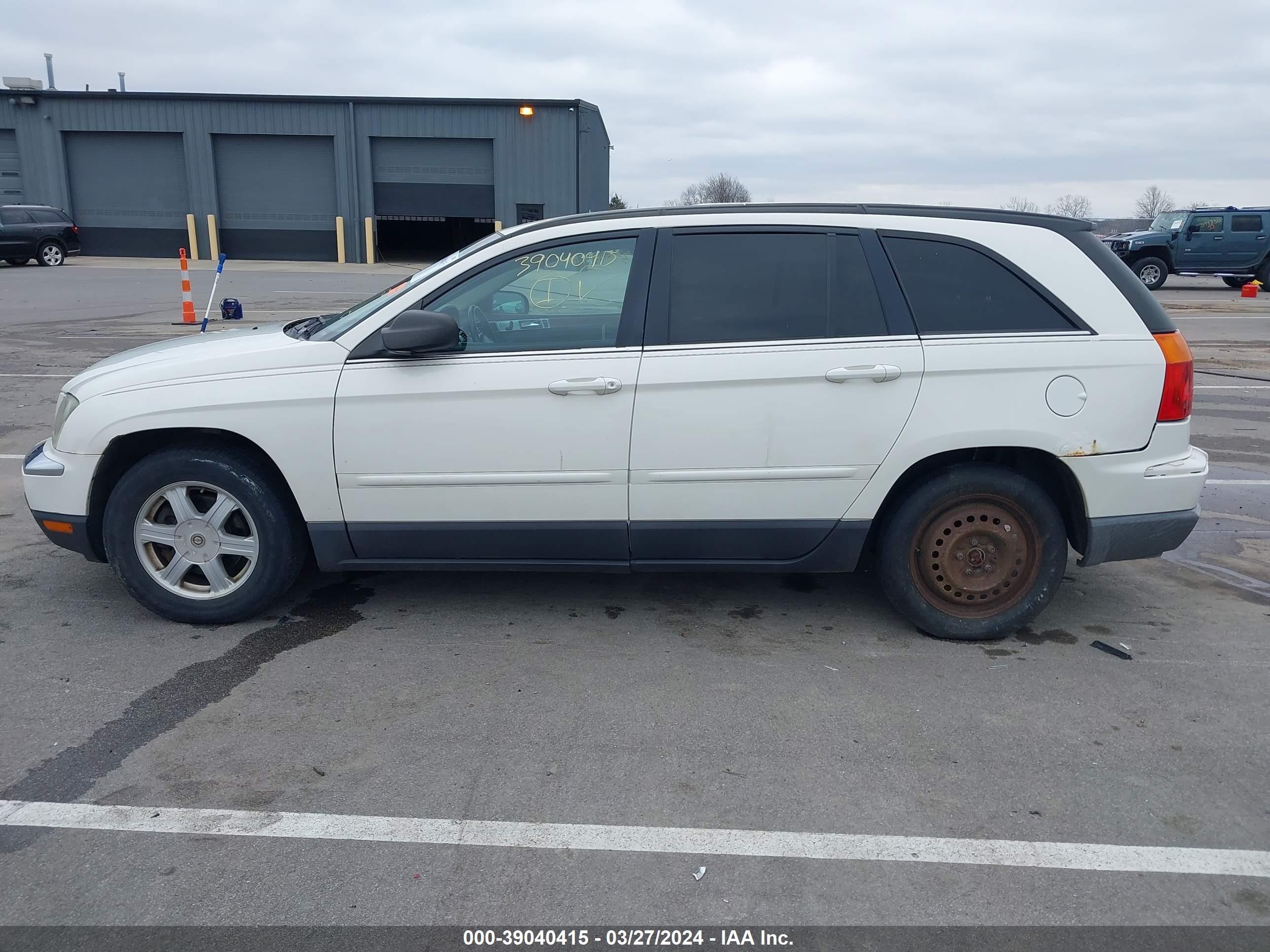 Photo 14 VIN: 2C8GF68444R620724 - CHRYSLER PACIFICA 