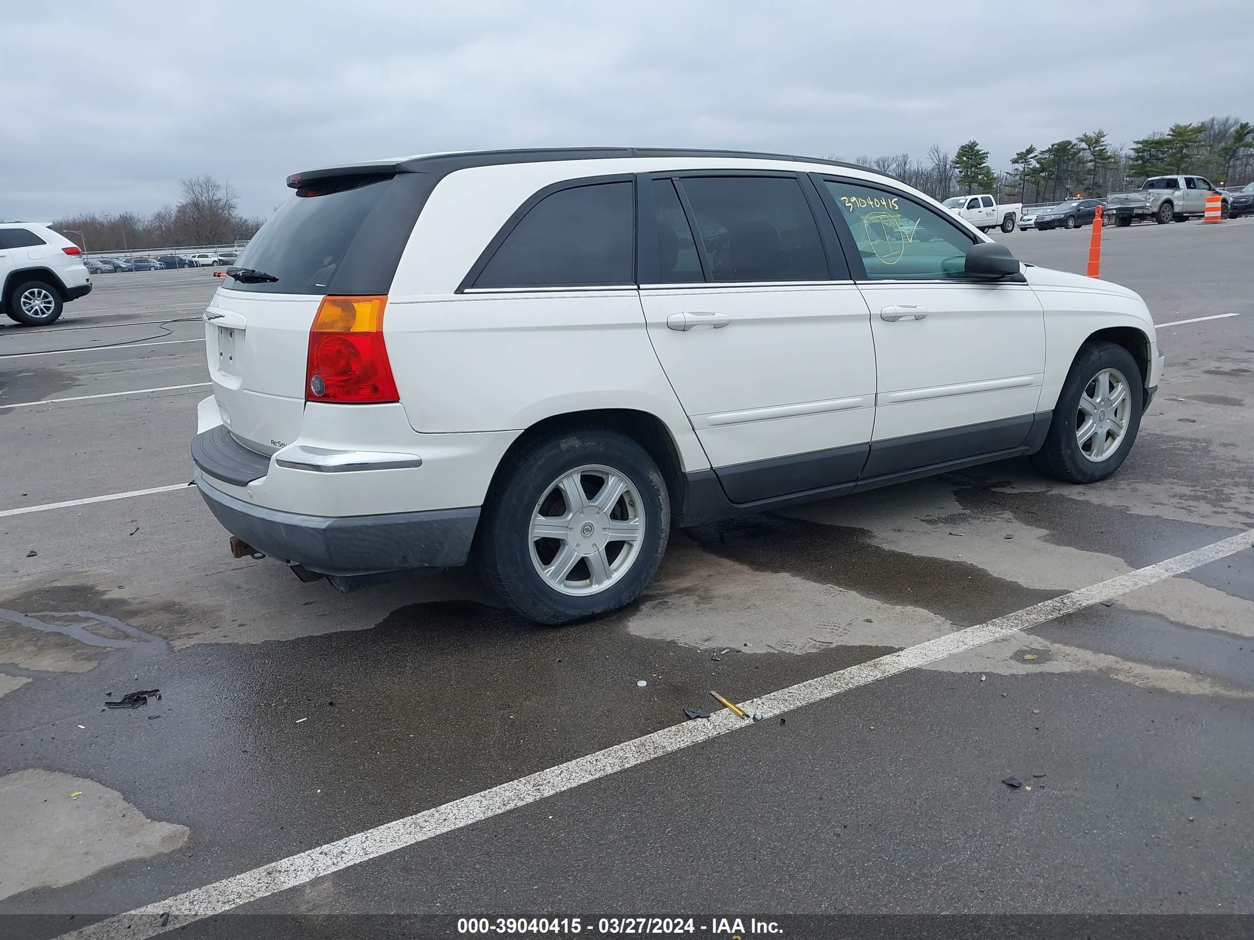 Photo 3 VIN: 2C8GF68444R620724 - CHRYSLER PACIFICA 