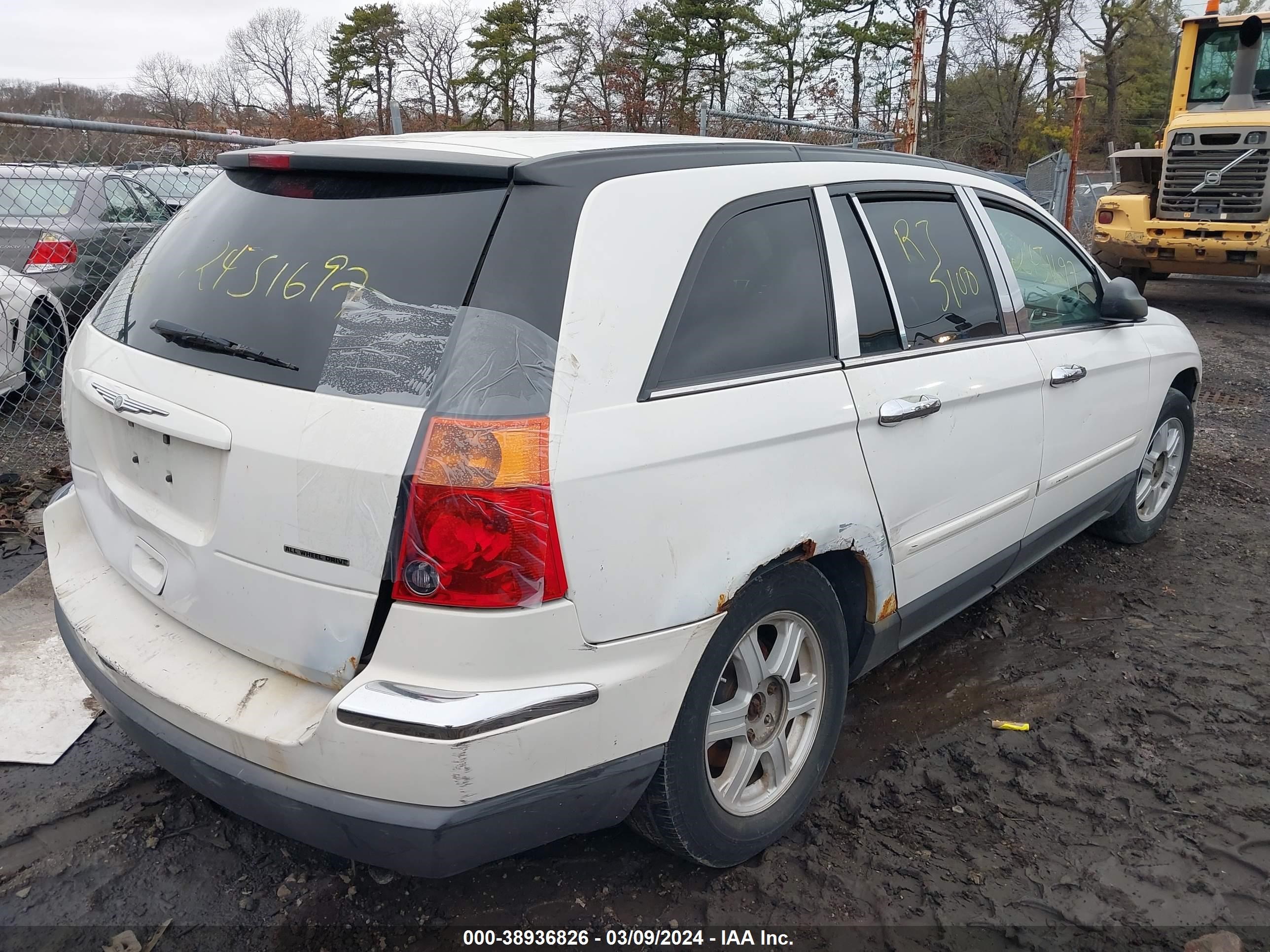 Photo 3 VIN: 2C8GF68464R588522 - CHRYSLER PACIFICA 