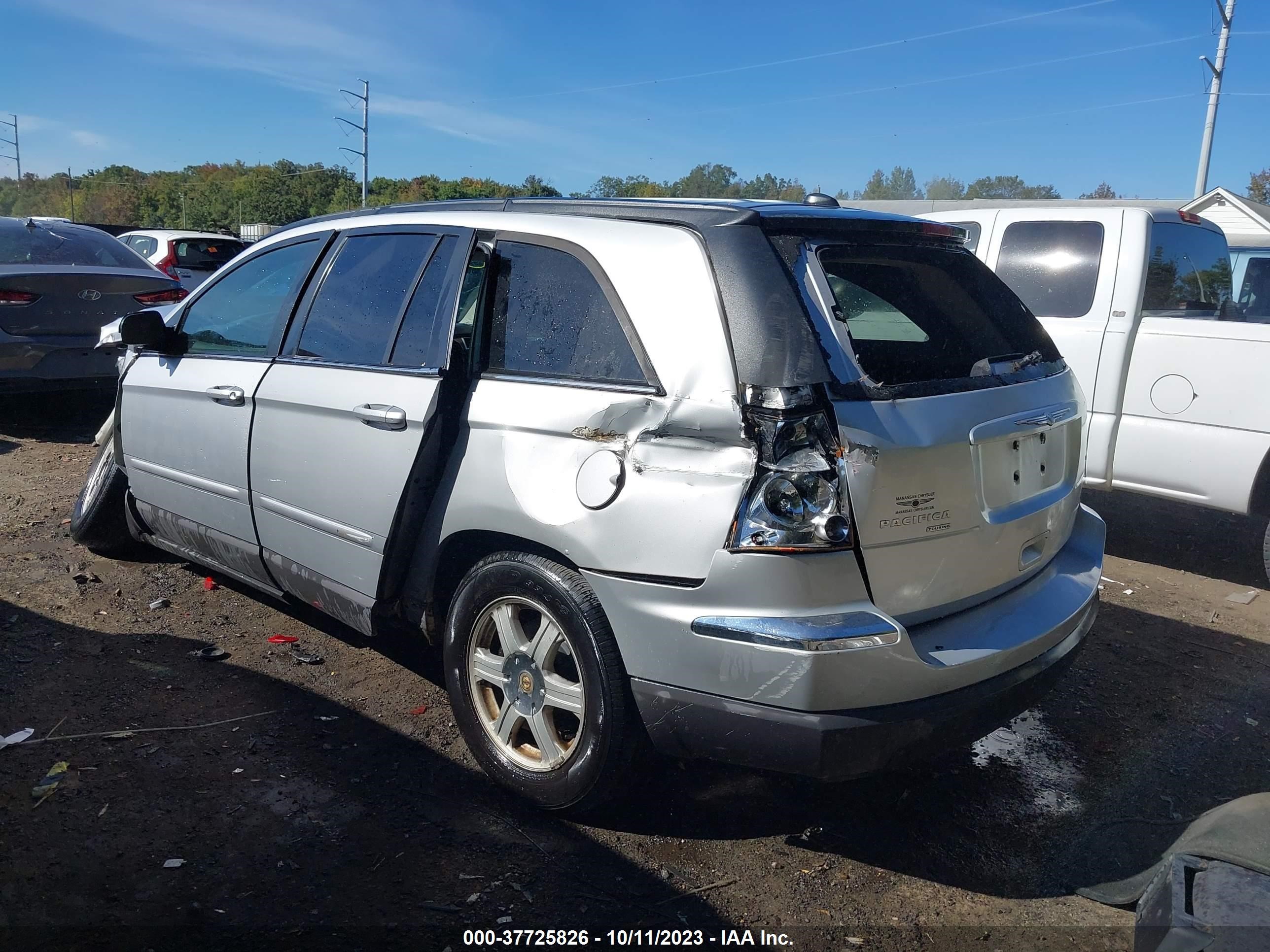 Photo 2 VIN: 2C8GF68475R329555 - CHRYSLER PACIFICA 