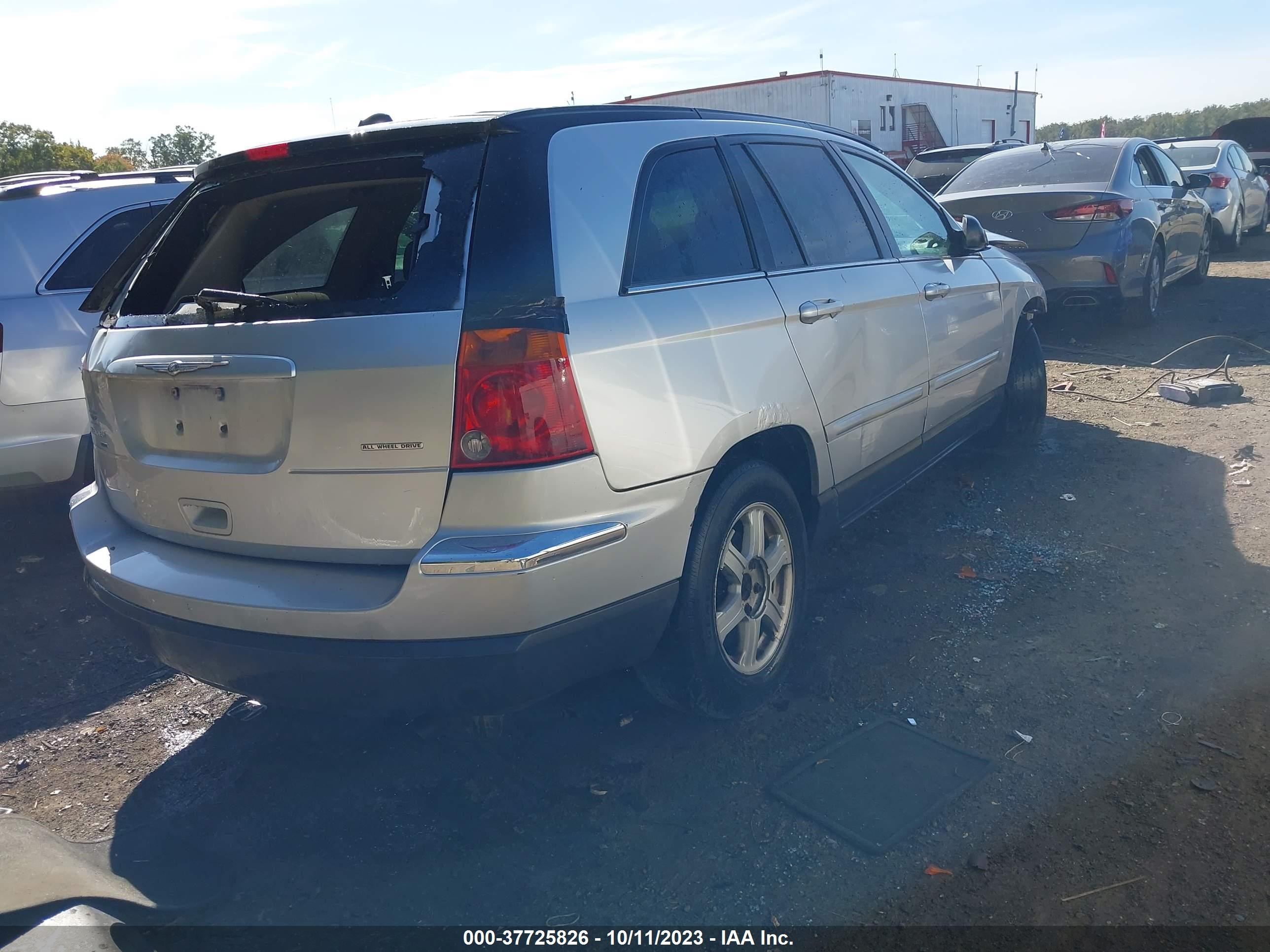 Photo 3 VIN: 2C8GF68475R329555 - CHRYSLER PACIFICA 