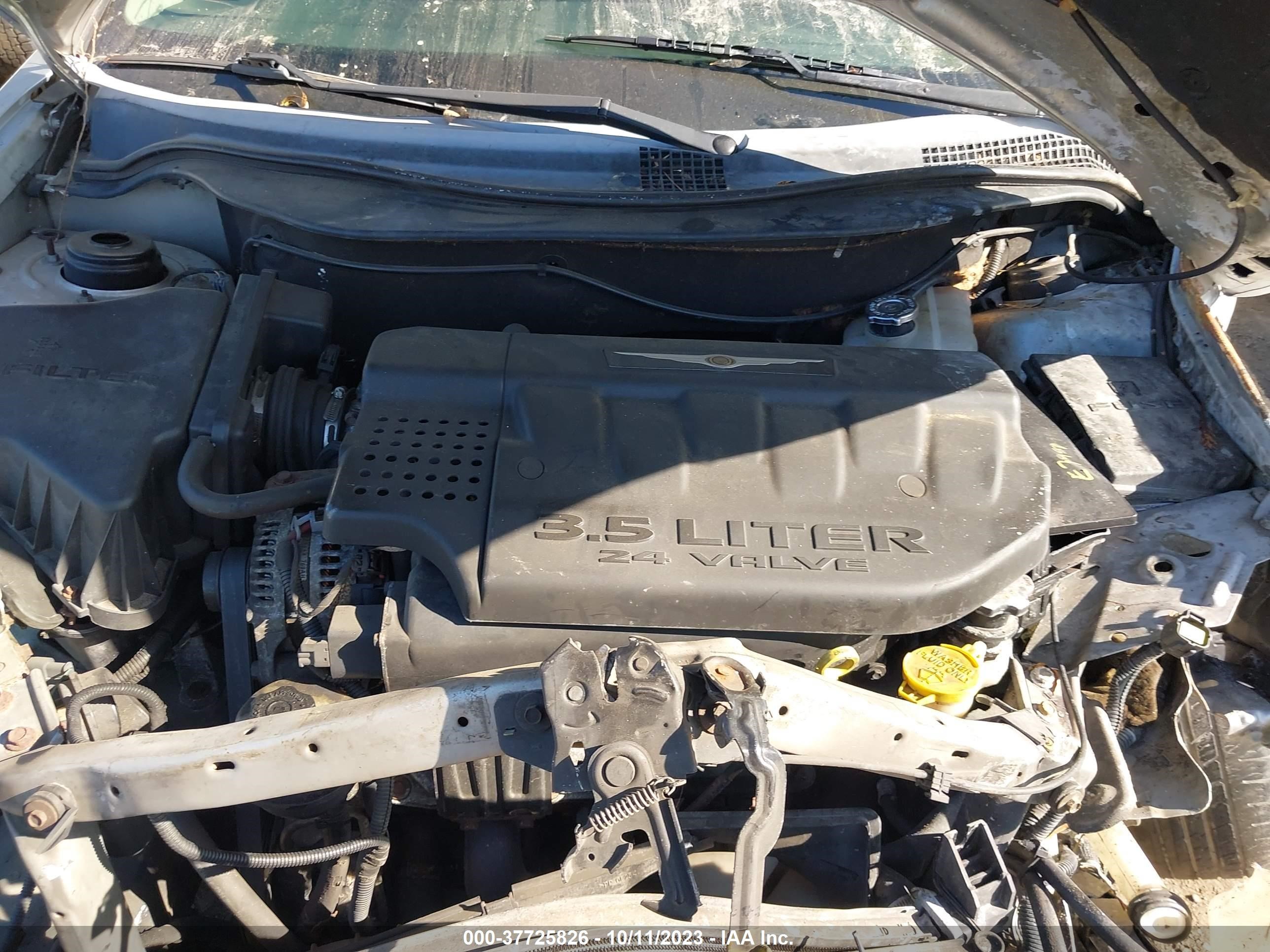 Photo 9 VIN: 2C8GF68475R329555 - CHRYSLER PACIFICA 