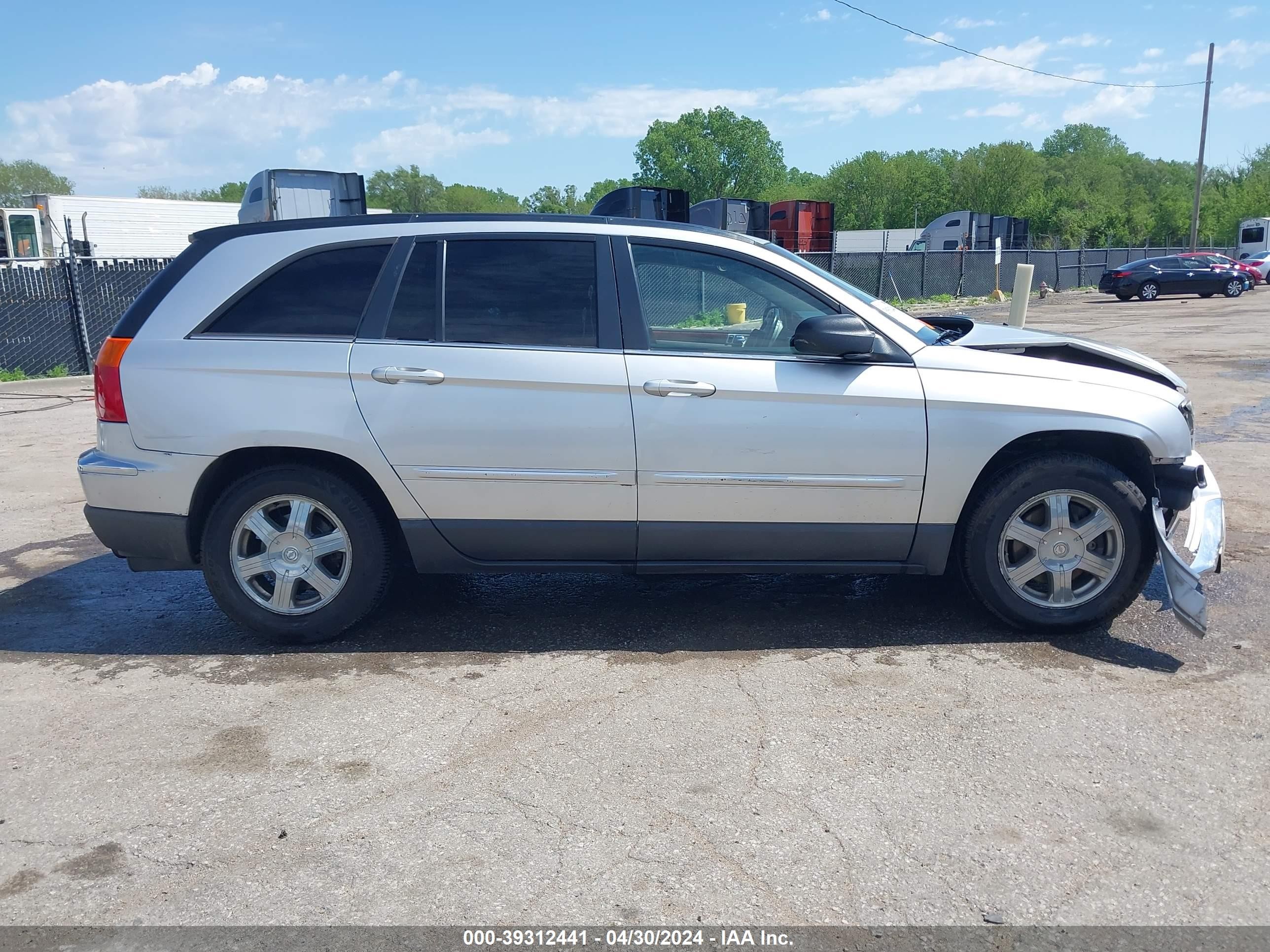 Photo 13 VIN: 2C8GF68495R455111 - CHRYSLER PACIFICA 