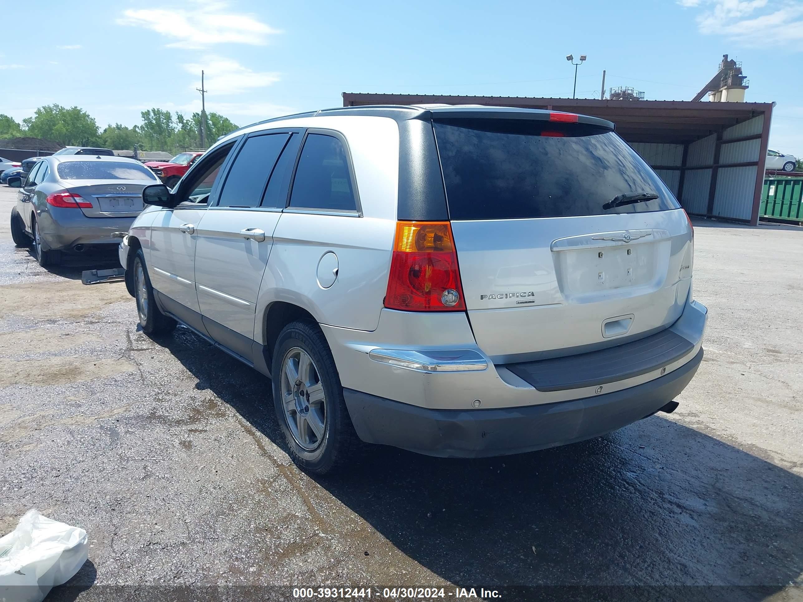 Photo 2 VIN: 2C8GF68495R455111 - CHRYSLER PACIFICA 