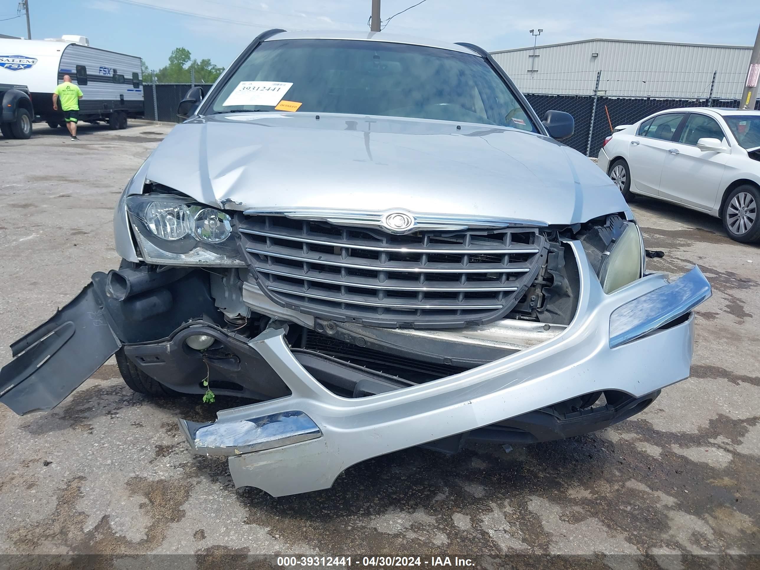 Photo 5 VIN: 2C8GF68495R455111 - CHRYSLER PACIFICA 