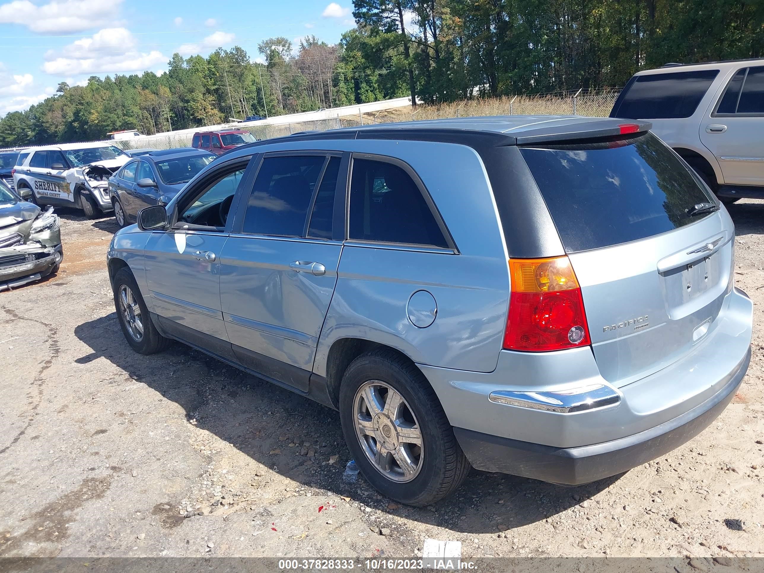 Photo 2 VIN: 2C8GF68495R673145 - CHRYSLER PACIFICA 