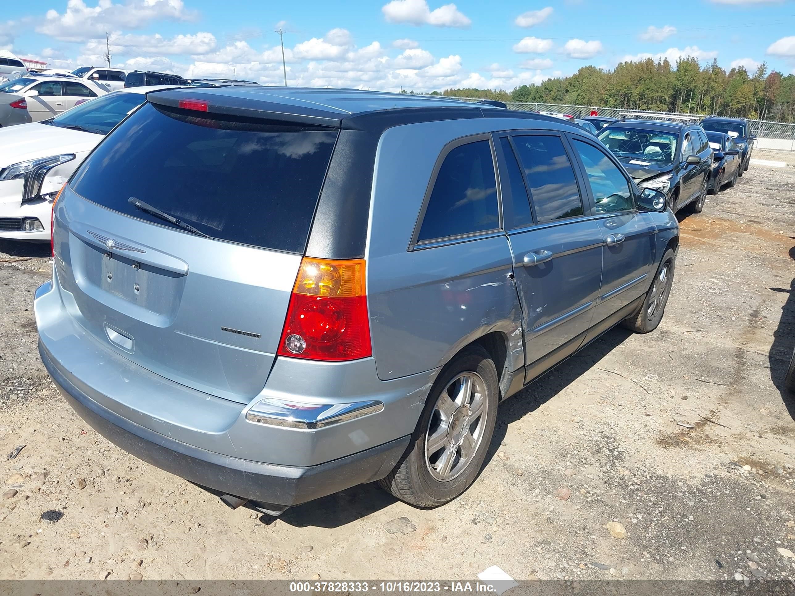 Photo 3 VIN: 2C8GF68495R673145 - CHRYSLER PACIFICA 