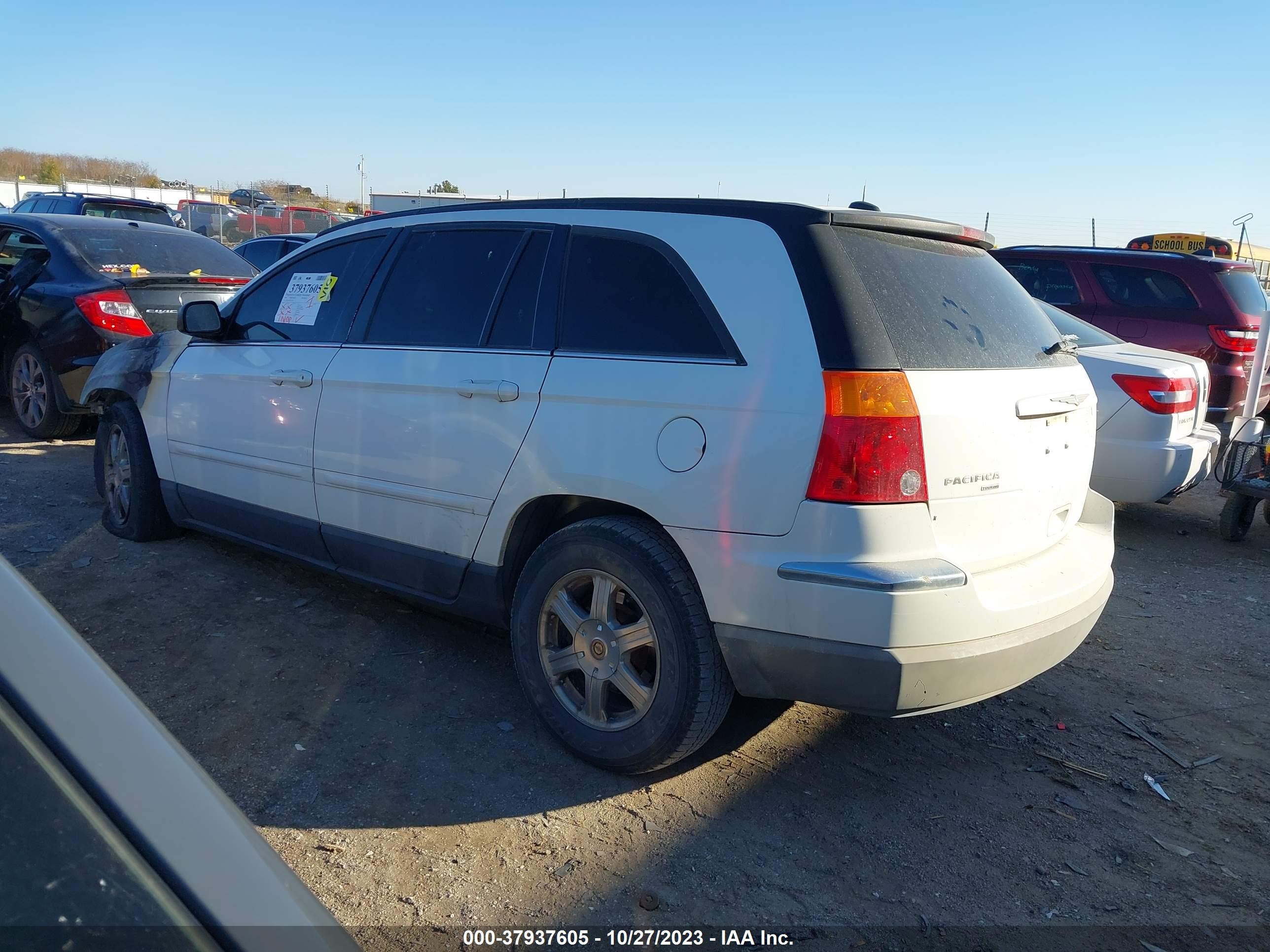 Photo 2 VIN: 2C8GF684X5R329937 - CHRYSLER PACIFICA 