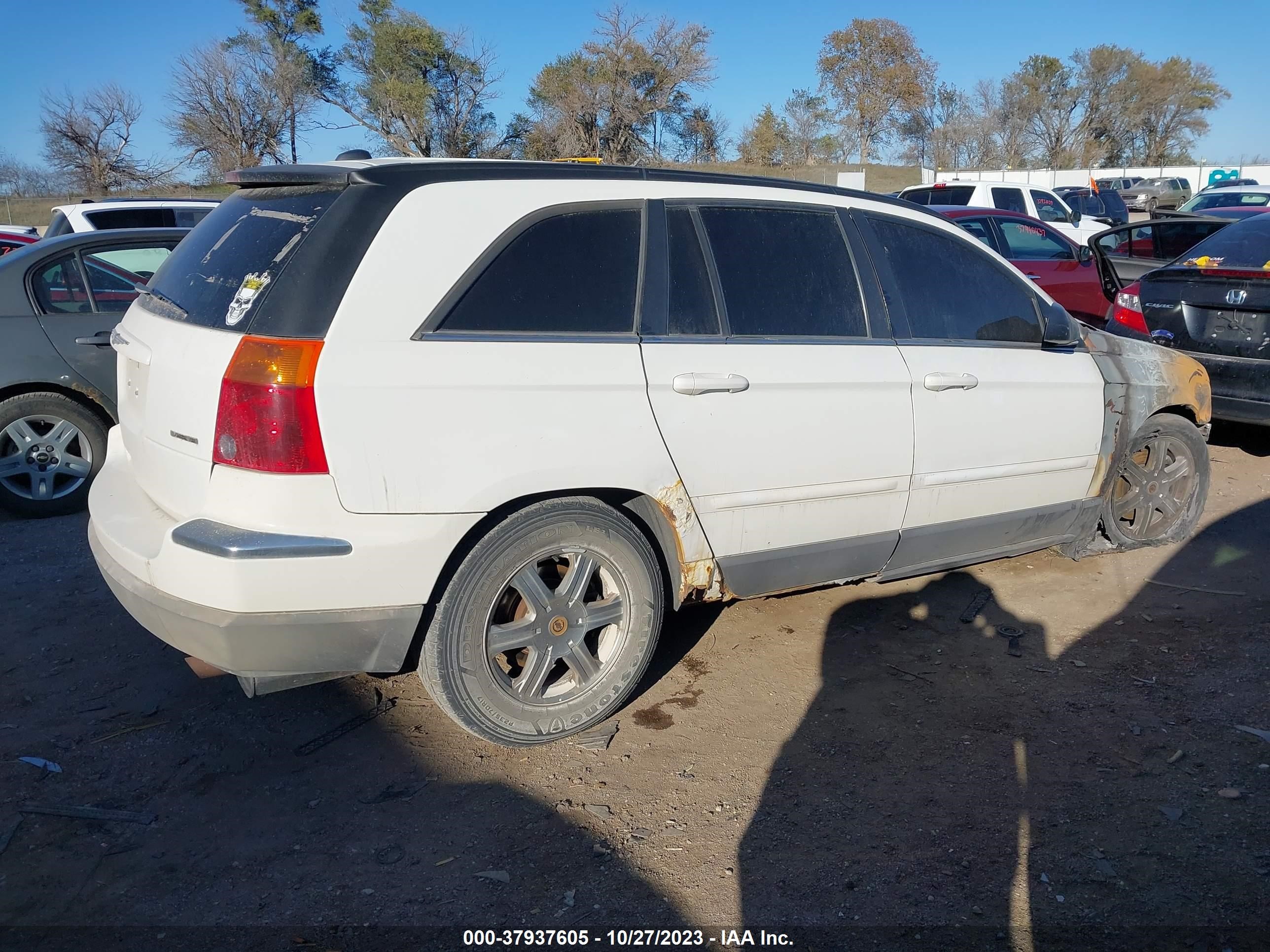 Photo 3 VIN: 2C8GF684X5R329937 - CHRYSLER PACIFICA 