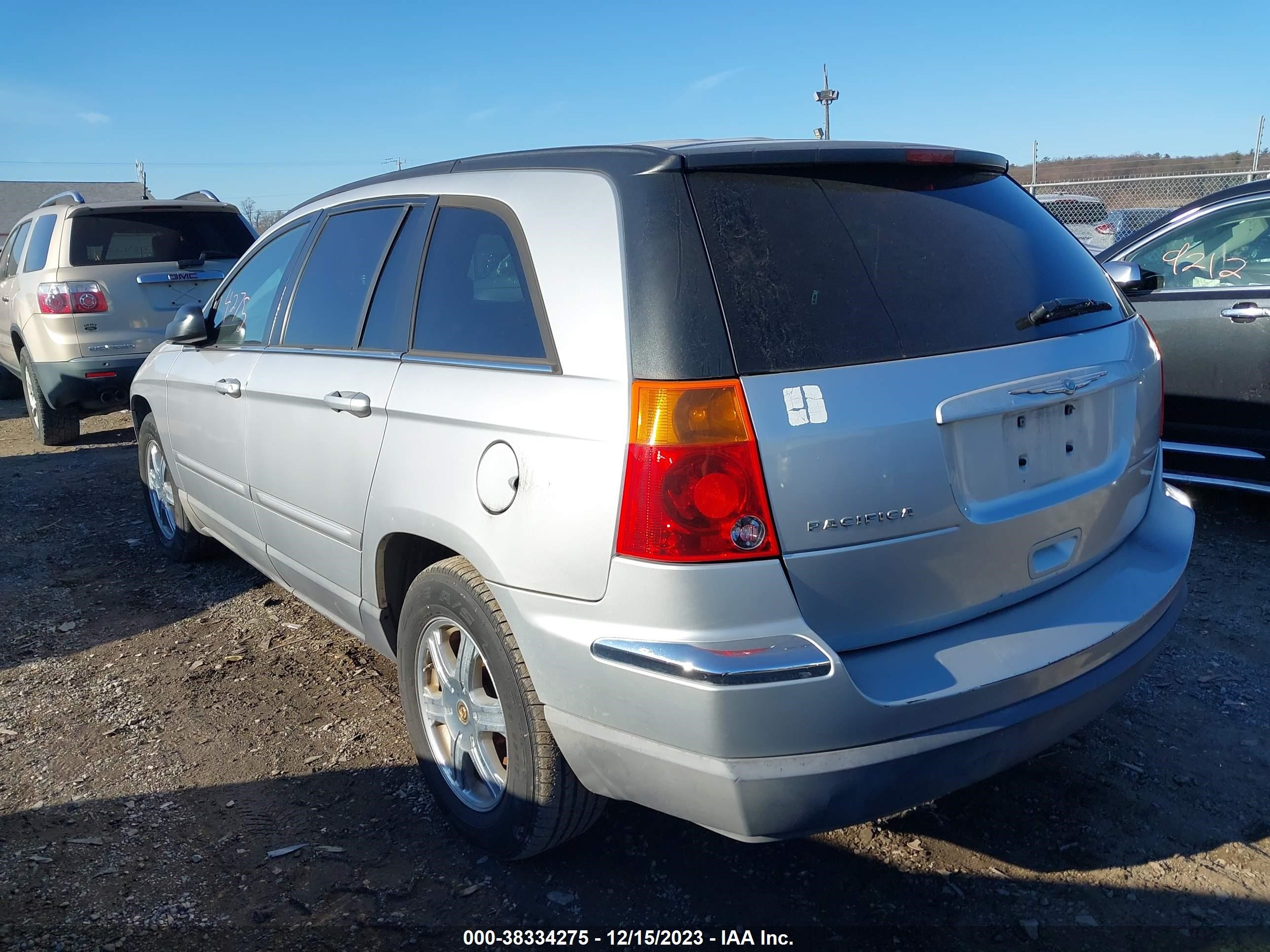 Photo 2 VIN: 2C8GM68404R307398 - CHRYSLER PACIFICA 