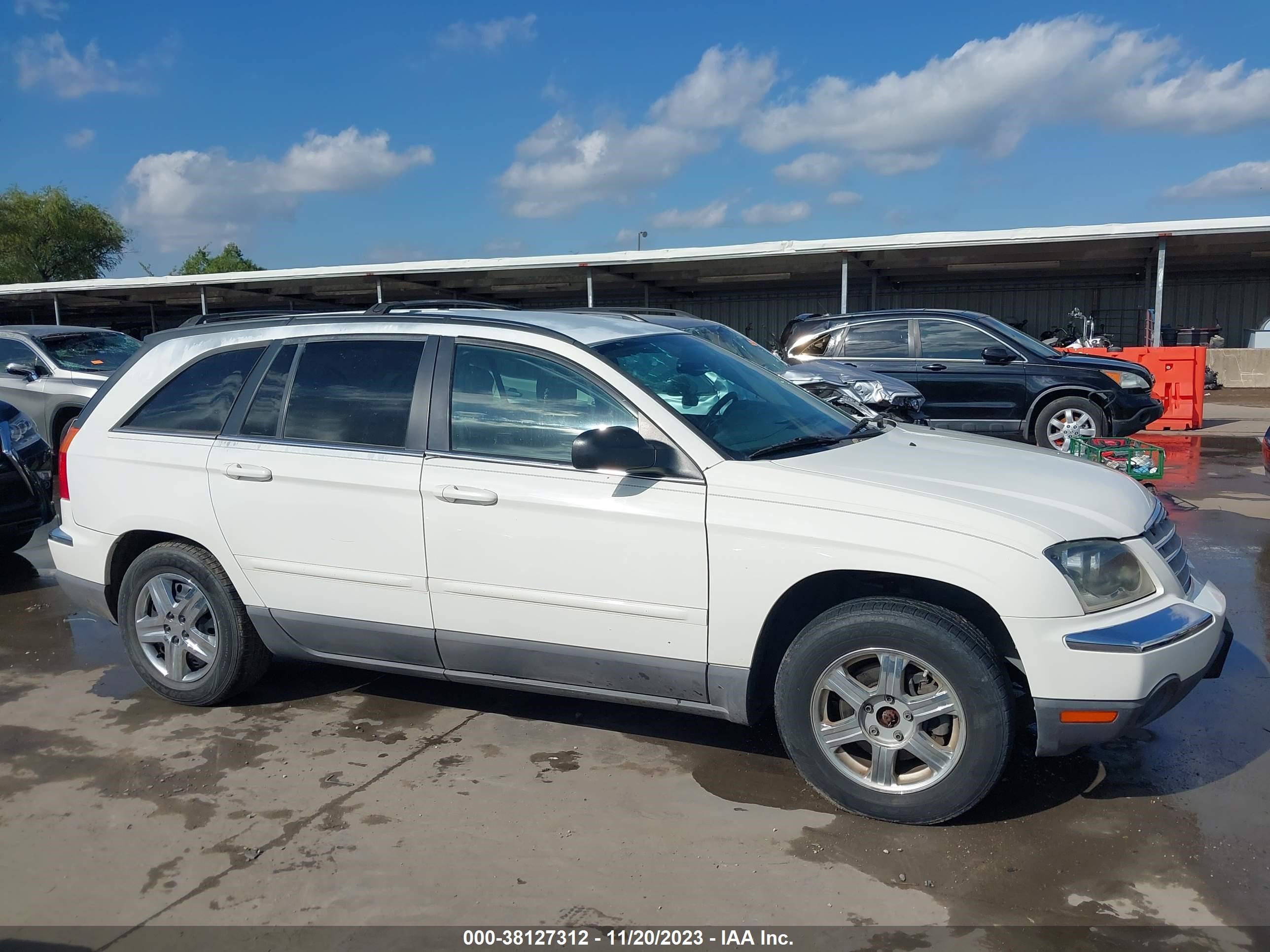 Photo 13 VIN: 2C8GM68404R307644 - CHRYSLER PACIFICA 