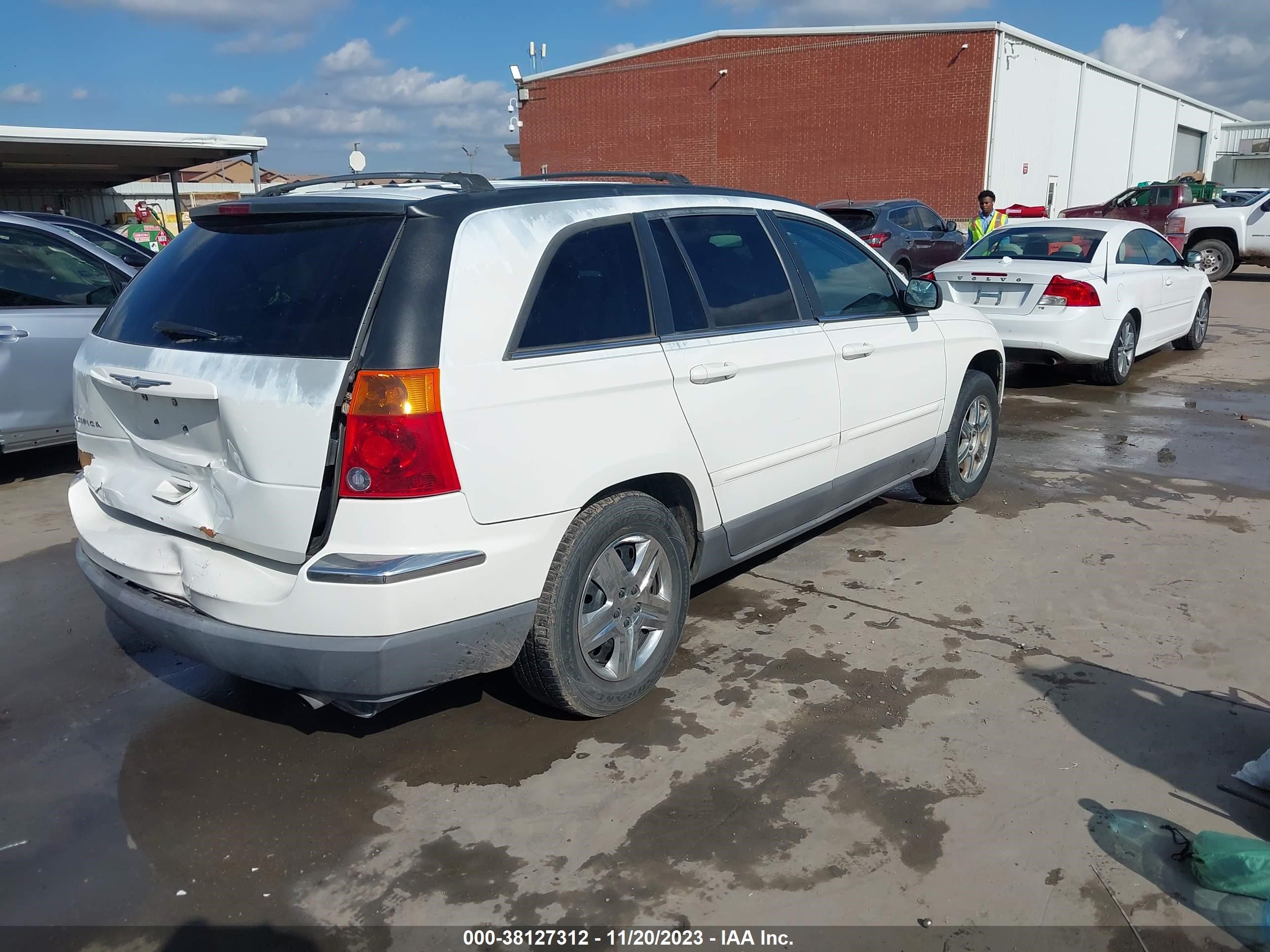 Photo 3 VIN: 2C8GM68404R307644 - CHRYSLER PACIFICA 