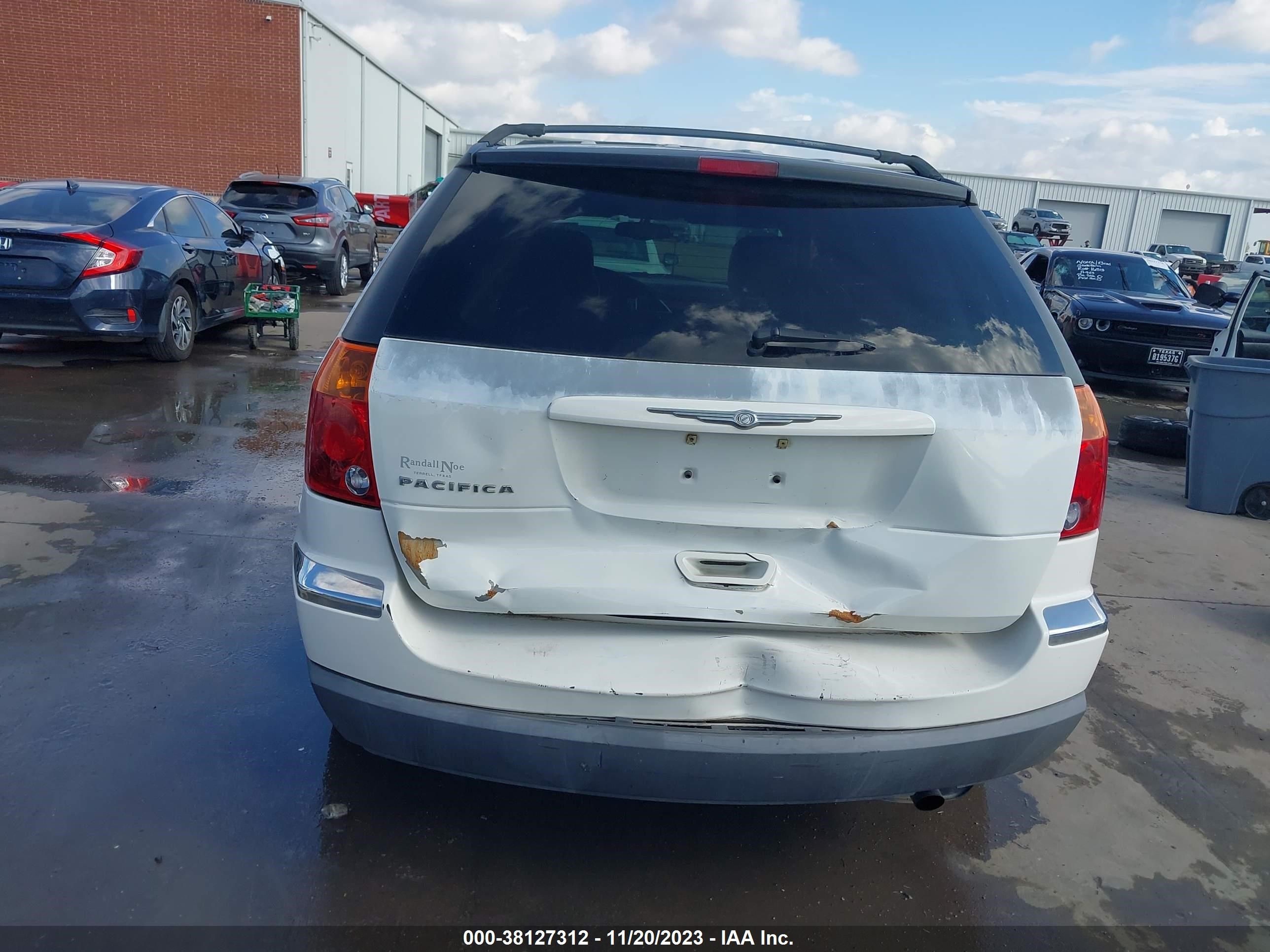 Photo 5 VIN: 2C8GM68404R307644 - CHRYSLER PACIFICA 