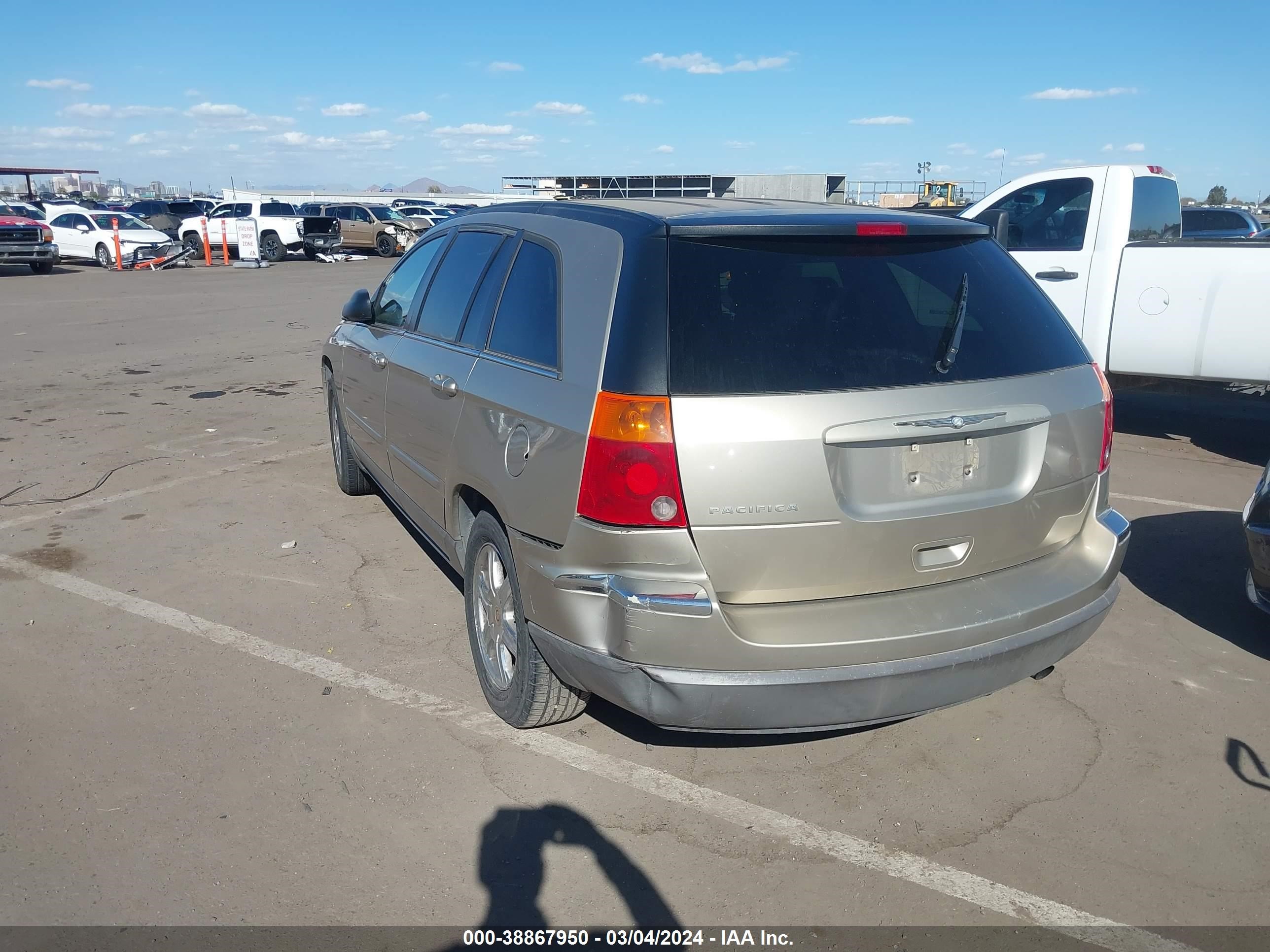 Photo 2 VIN: 2C8GM68434R364730 - CHRYSLER PACIFICA 