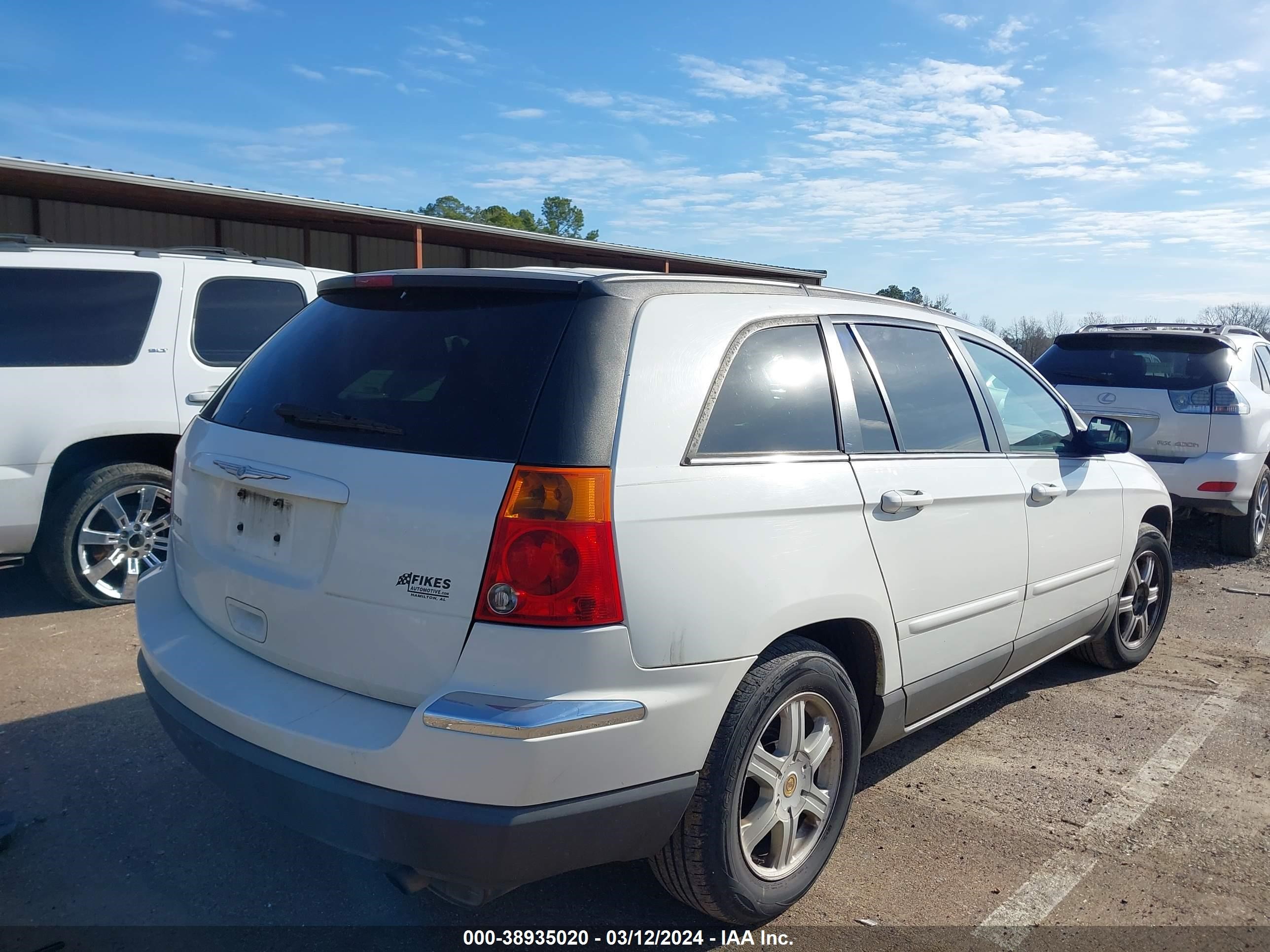 Photo 3 VIN: 2C8GM68464R387354 - CHRYSLER PACIFICA 