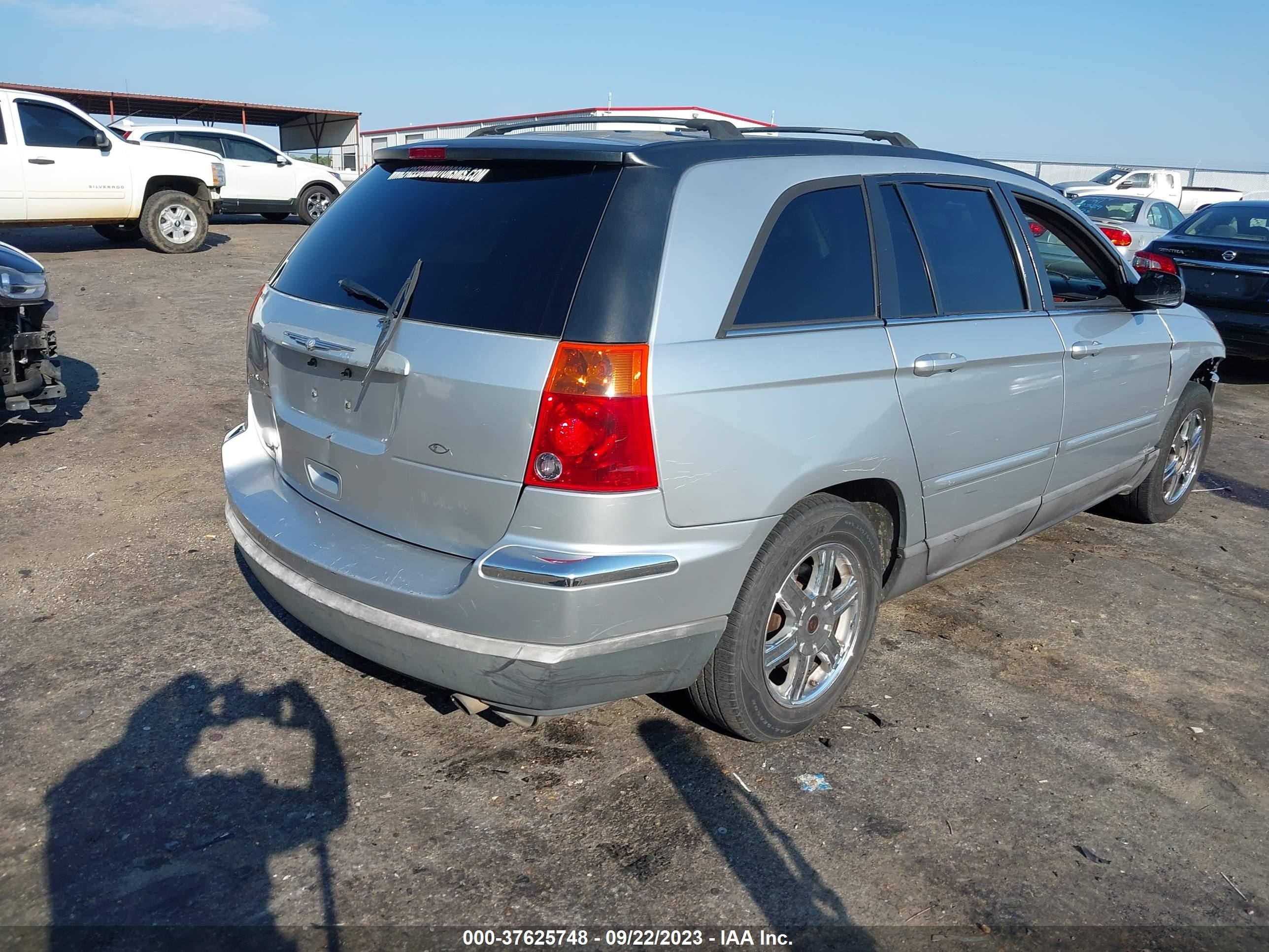 Photo 3 VIN: 2C8GM68474R551873 - CHRYSLER PACIFICA 