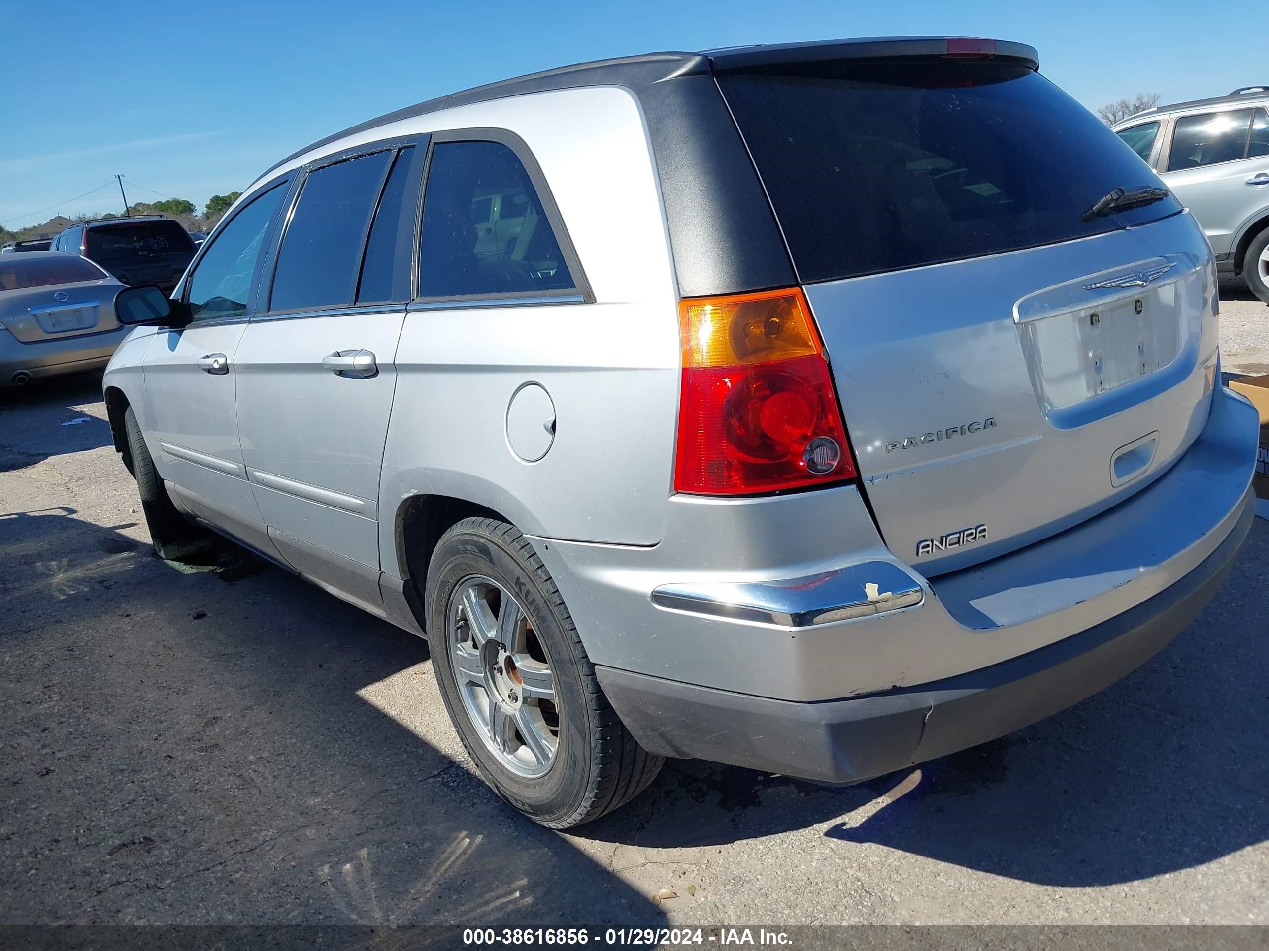 Photo 2 VIN: 2C8GM68484R500608 - CHRYSLER PACIFICA 