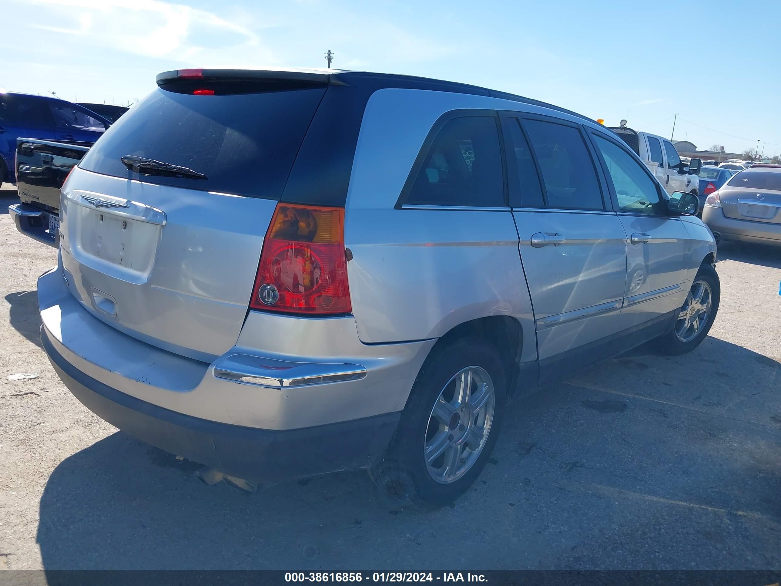 Photo 3 VIN: 2C8GM68484R500608 - CHRYSLER PACIFICA 