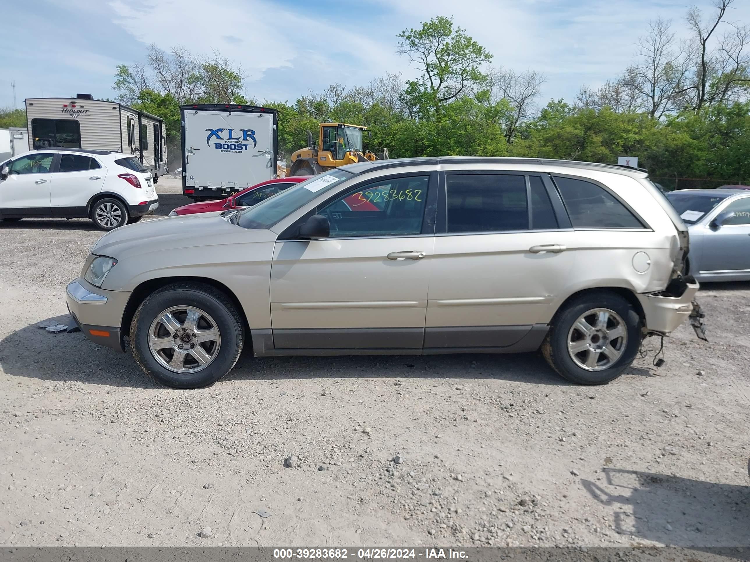 Photo 14 VIN: 2C8GM684X4R636819 - CHRYSLER PACIFICA 