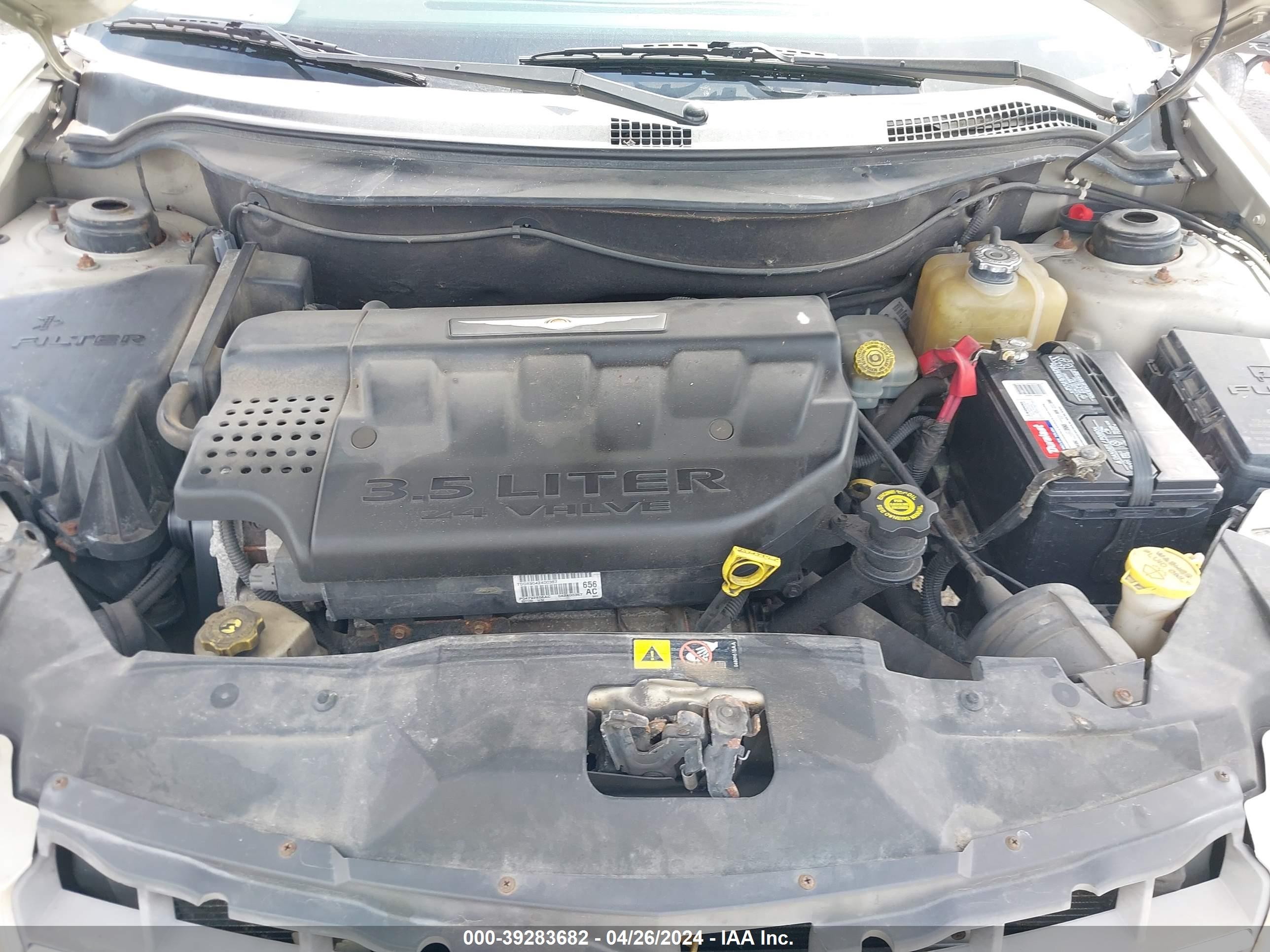 Photo 9 VIN: 2C8GM684X4R636819 - CHRYSLER PACIFICA 