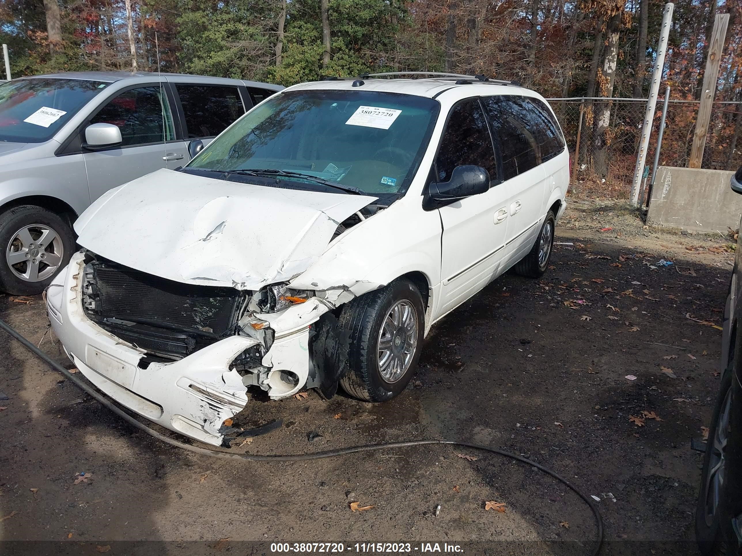 Photo 1 VIN: 2C8GP264L65R43060 - CHRYSLER TOWN & COUNTRY 