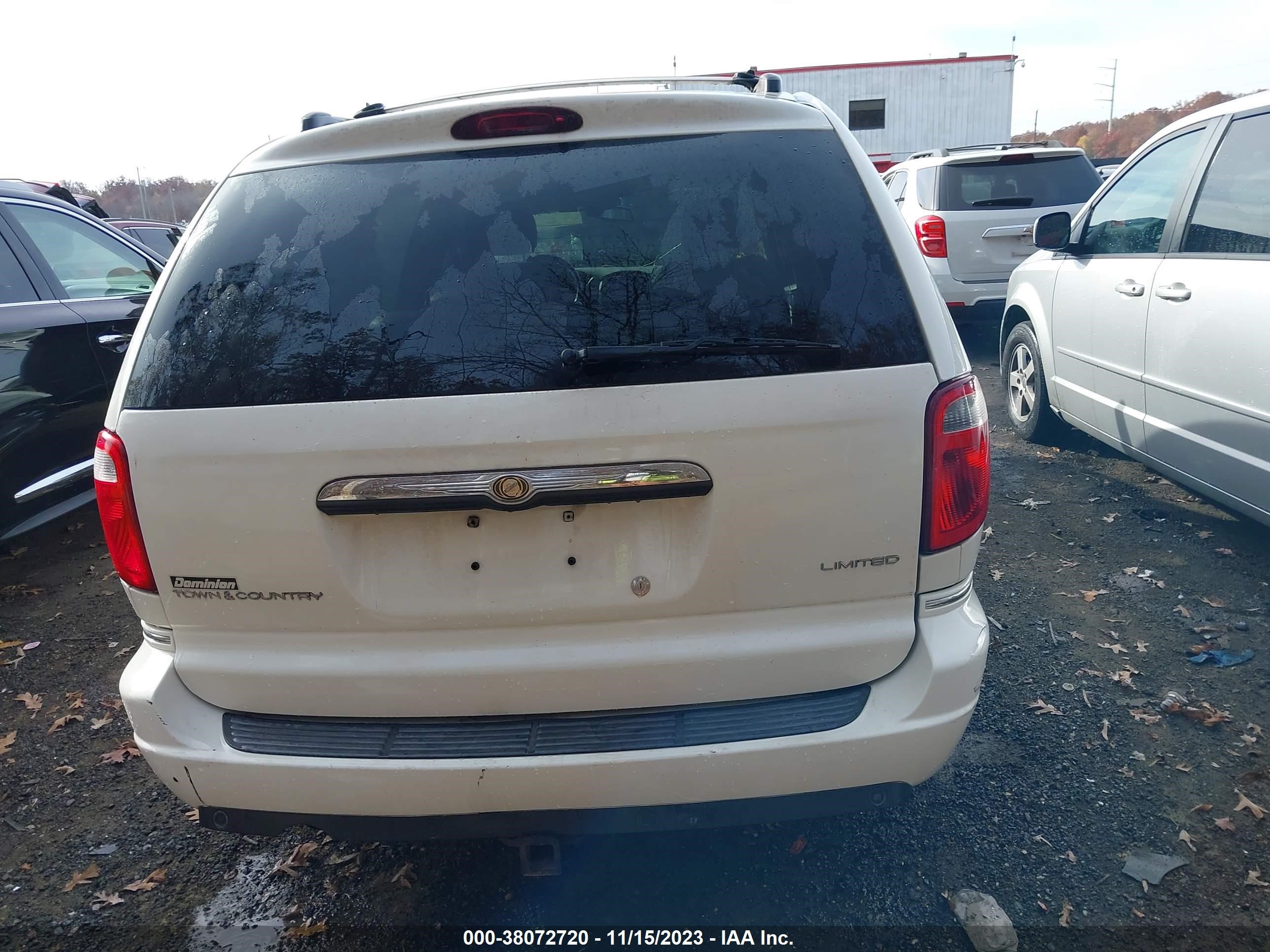 Photo 15 VIN: 2C8GP264L65R43060 - CHRYSLER TOWN & COUNTRY 