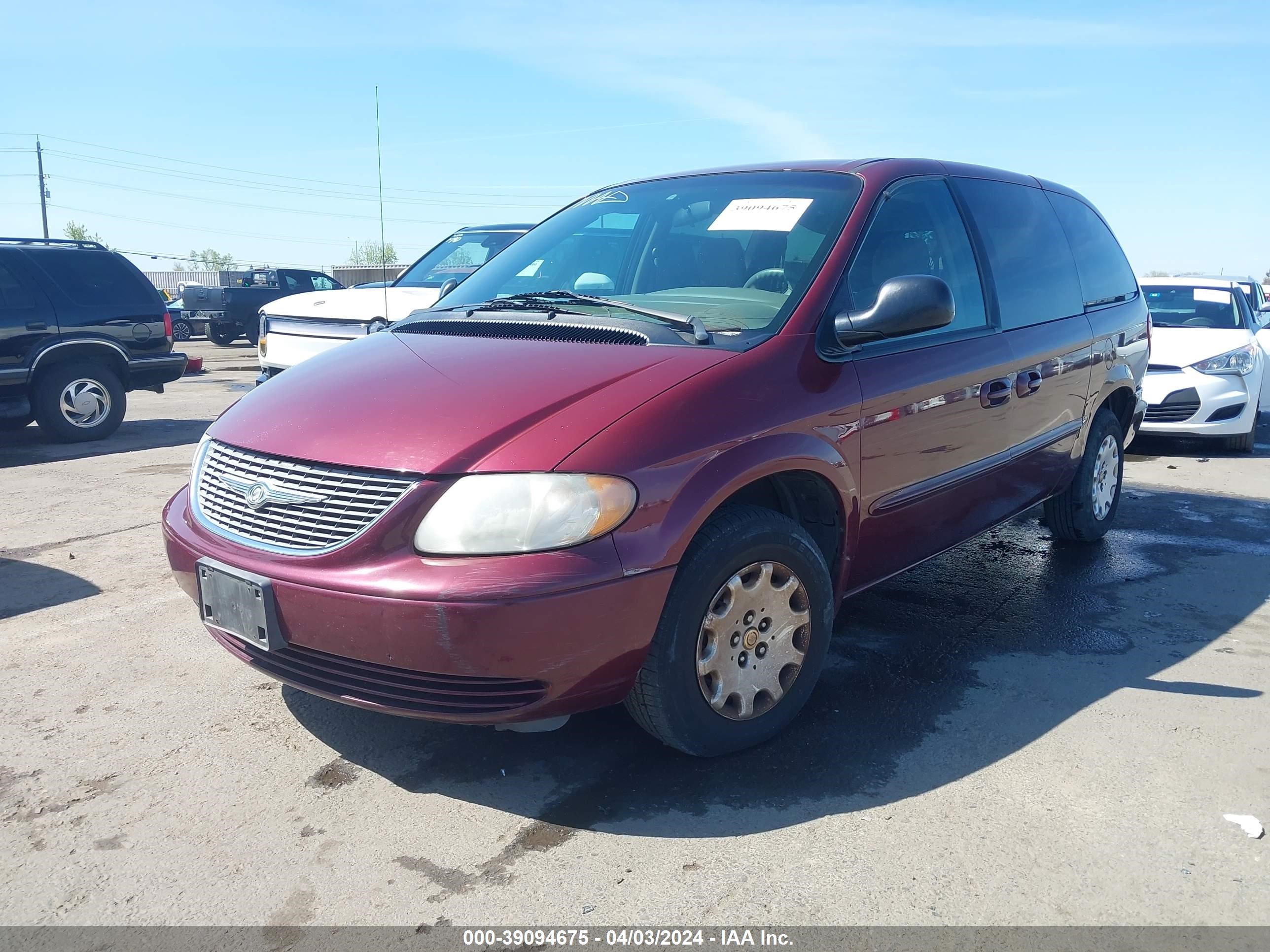 Photo 1 VIN: 2C8GP44312R620238 - CHRYSLER TOWN & COUNTRY 