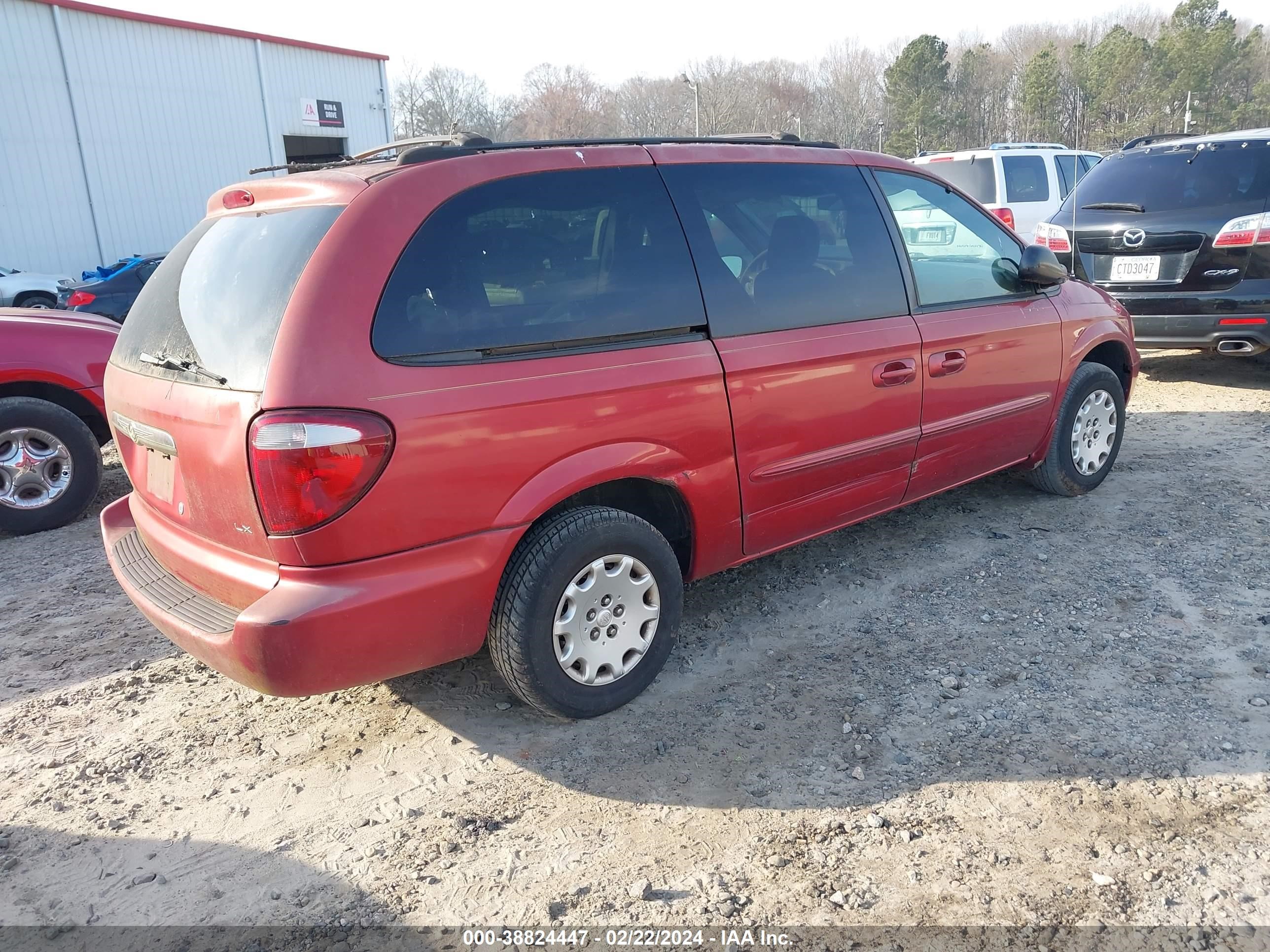 Photo 3 VIN: 2C8GP44343R140986 - CHRYSLER TOWN & COUNTRY 