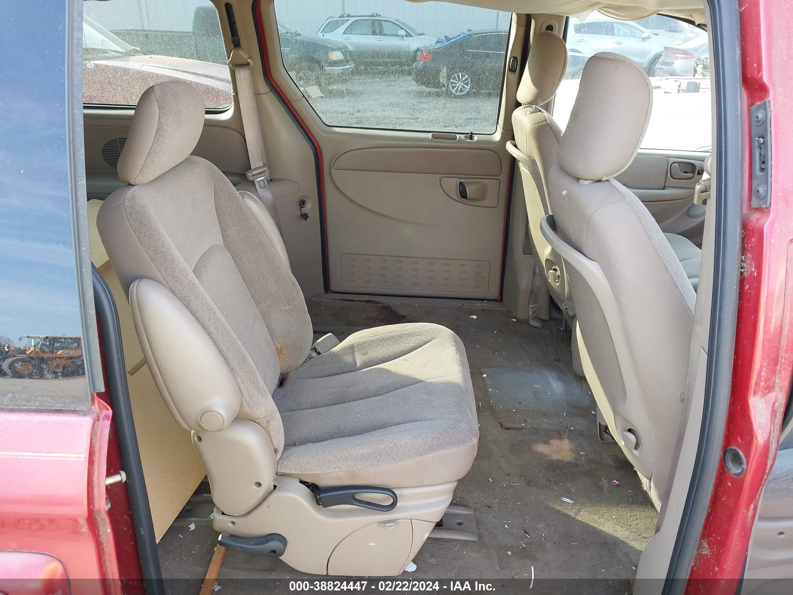 Photo 7 VIN: 2C8GP44343R140986 - CHRYSLER TOWN & COUNTRY 