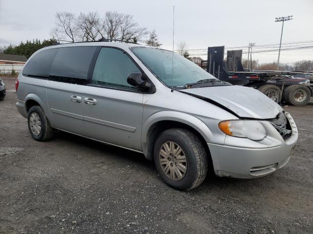 Photo 3 VIN: 2C8GP44R45R140882 - CHRYSLER MINIVAN 