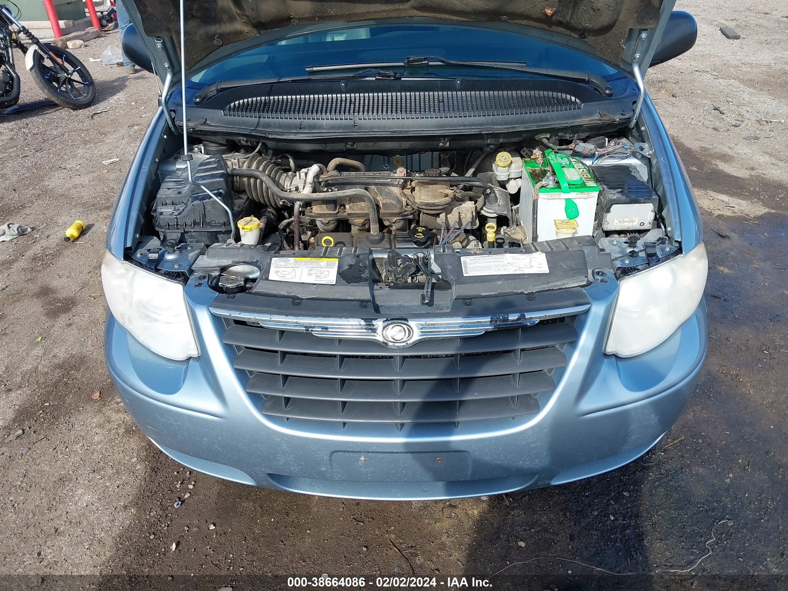 Photo 9 VIN: 2C8GP54L45R295031 - CHRYSLER TOWN & COUNTRY 