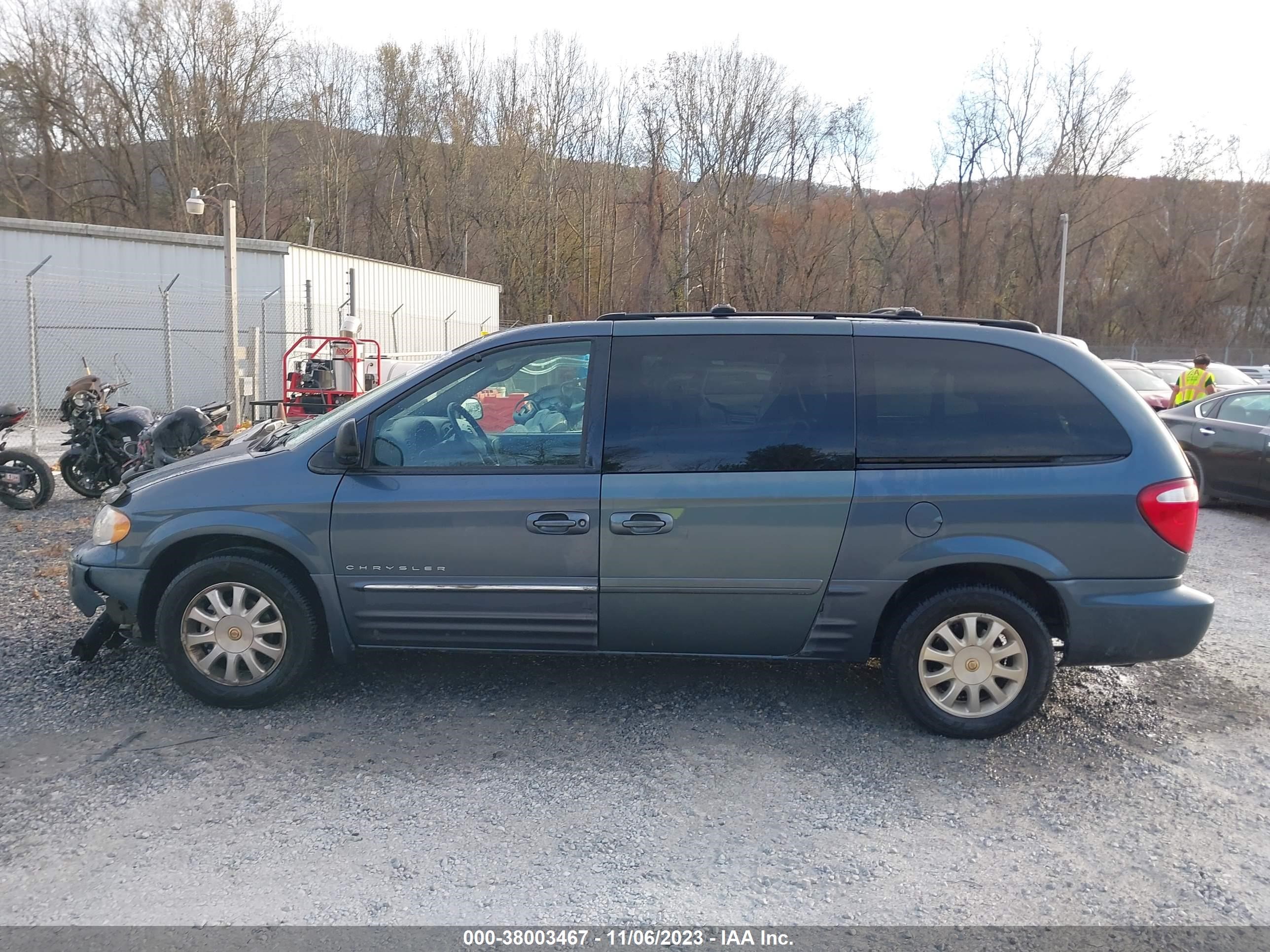 Photo 13 VIN: 2C8GP54L51R244020 - CHRYSLER TOWN & COUNTRY 