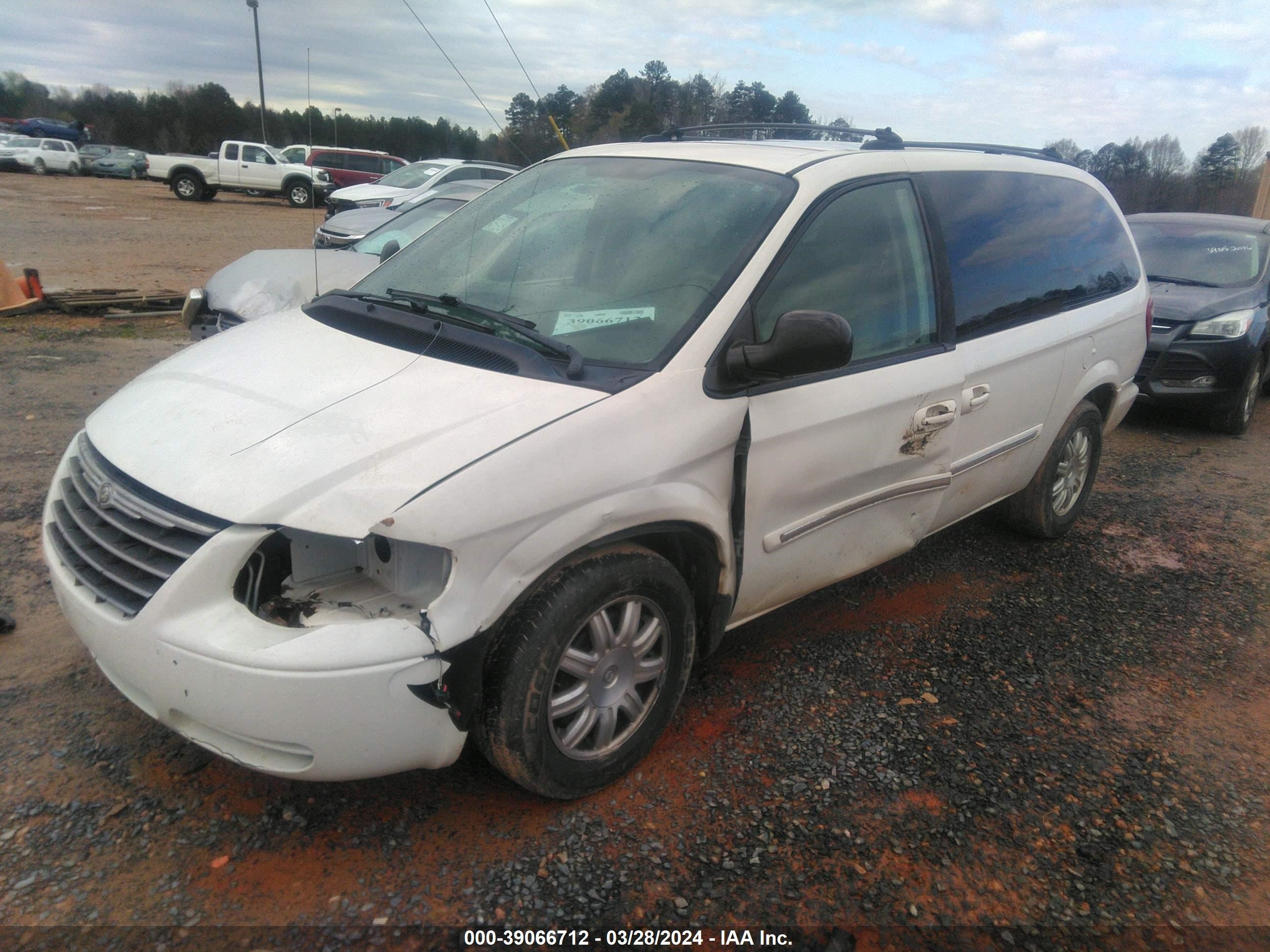 Photo 1 VIN: 2C8GP54L65R424905 - CHRYSLER TOWN & COUNTRY 