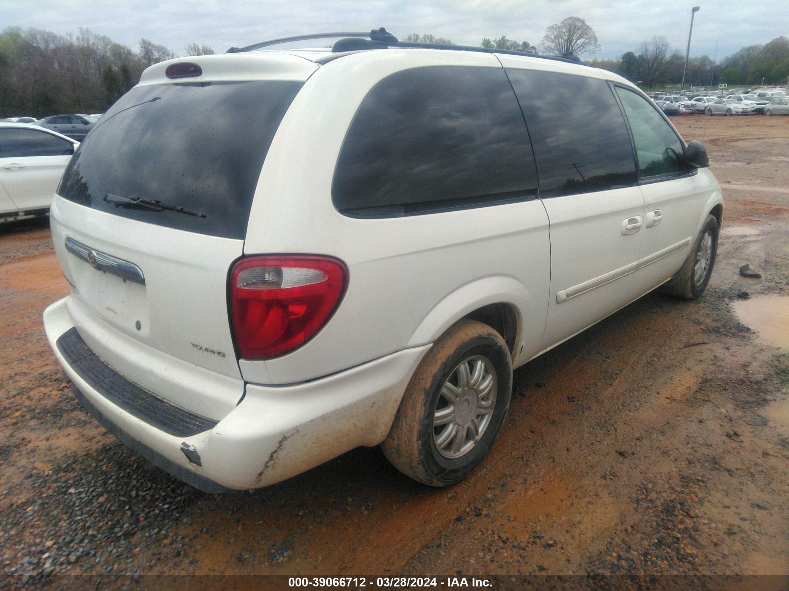 Photo 3 VIN: 2C8GP54L65R424905 - CHRYSLER TOWN & COUNTRY 