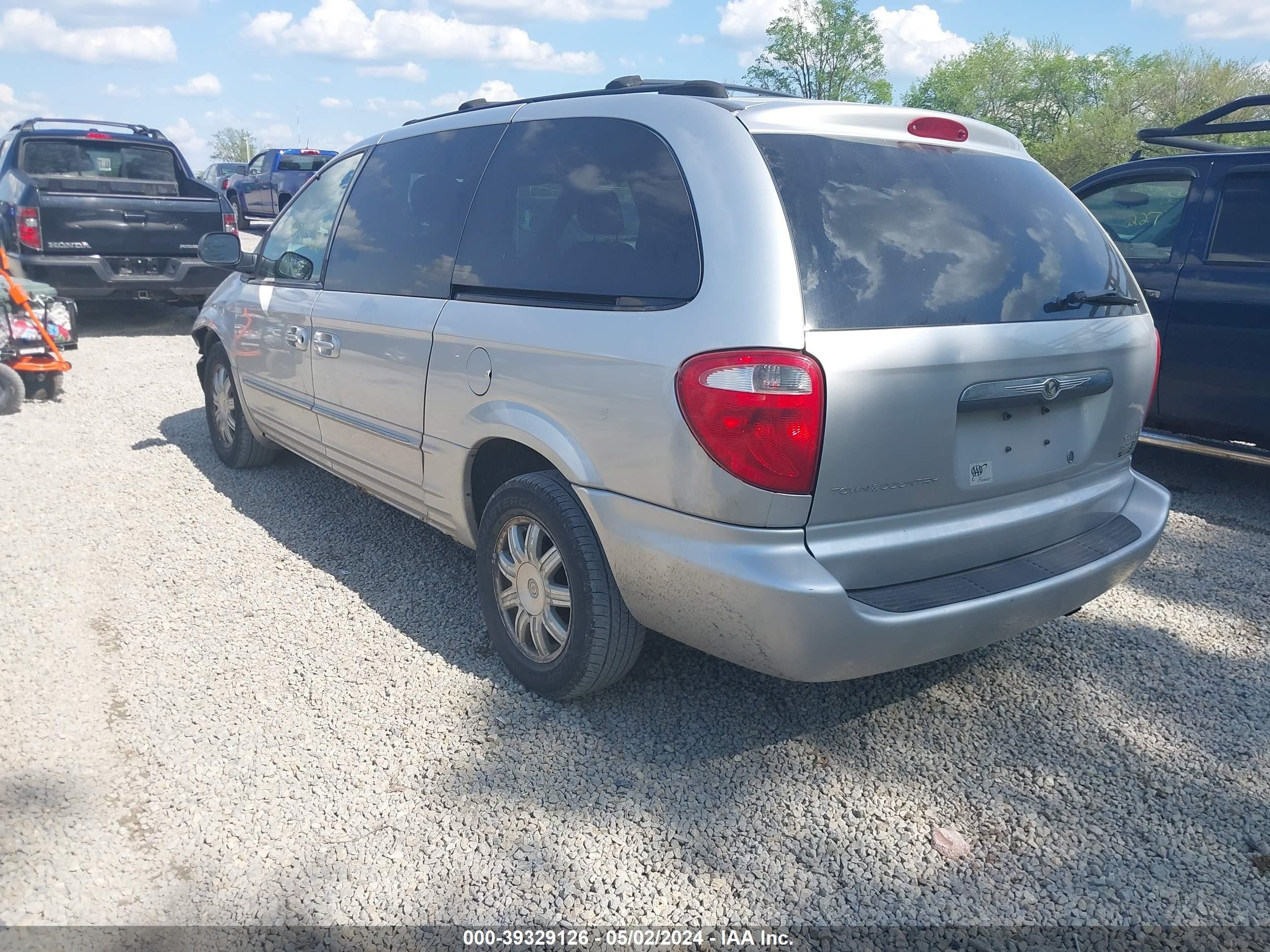 Photo 2 VIN: 2C8GP54L94R620500 - CHRYSLER TOWN & COUNTRY 