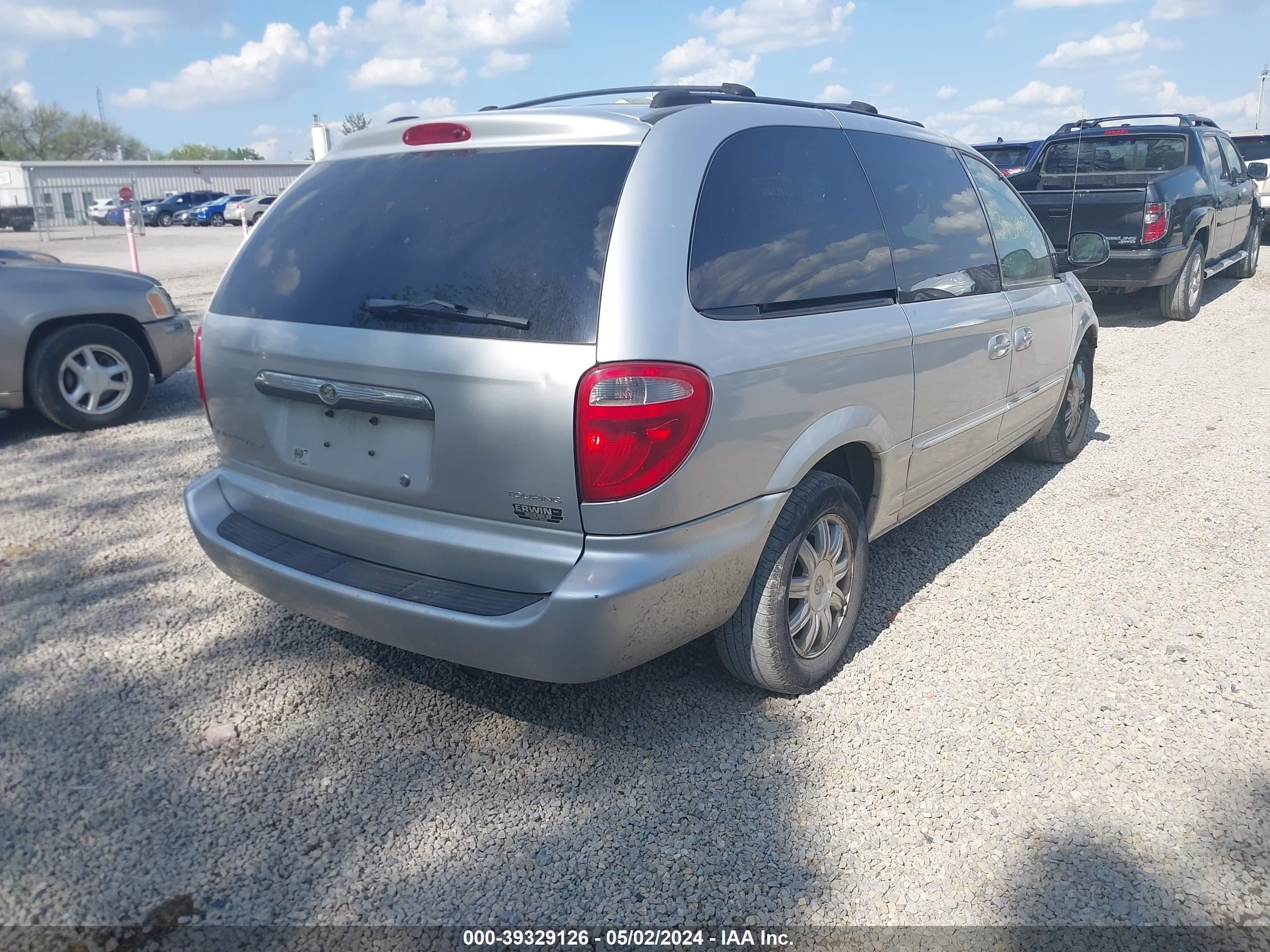 Photo 3 VIN: 2C8GP54L94R620500 - CHRYSLER TOWN & COUNTRY 