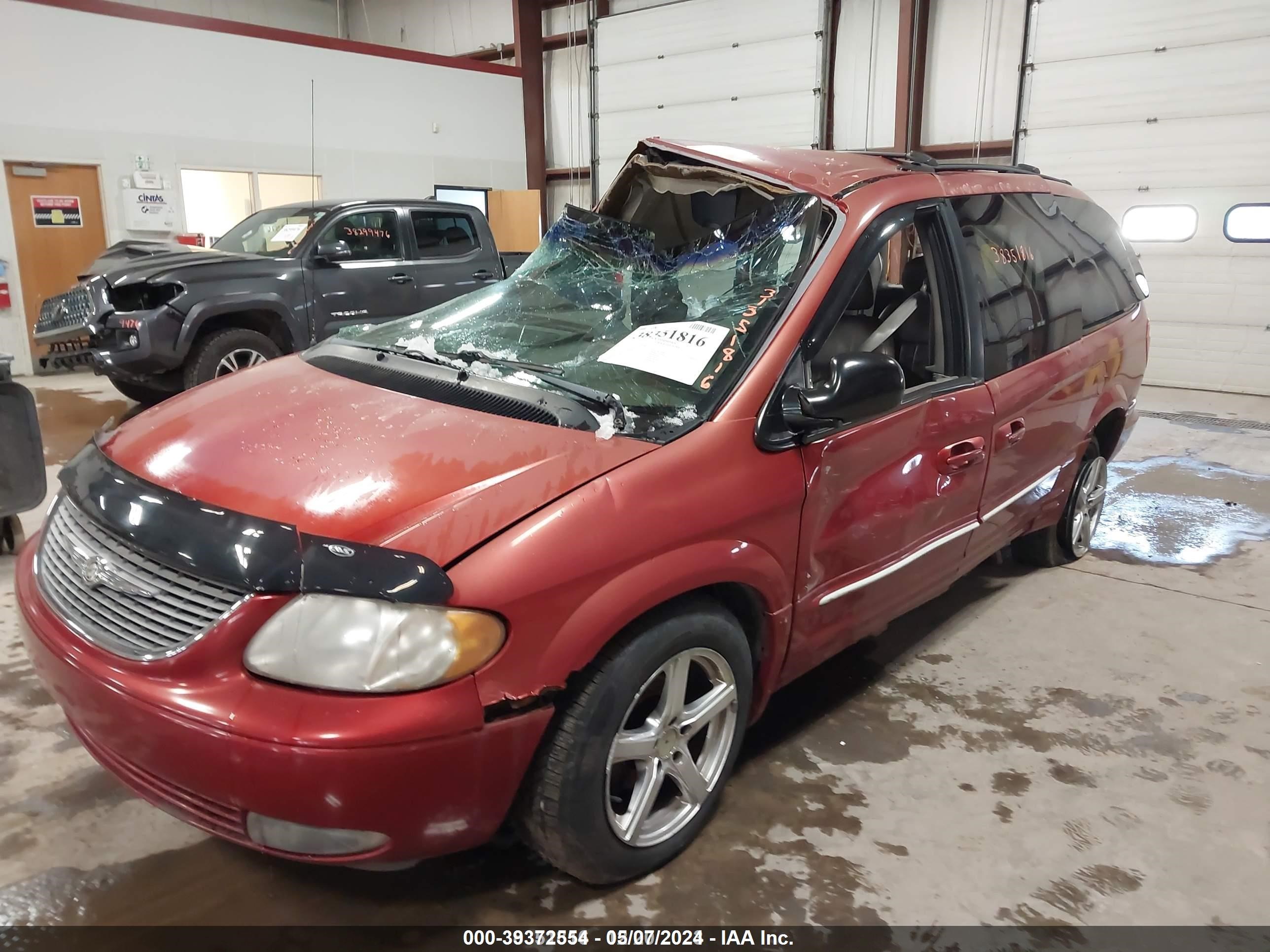 Photo 2 VIN: 2C8GP54LX2R553418 - CHRYSLER TOWN & COUNTRY 