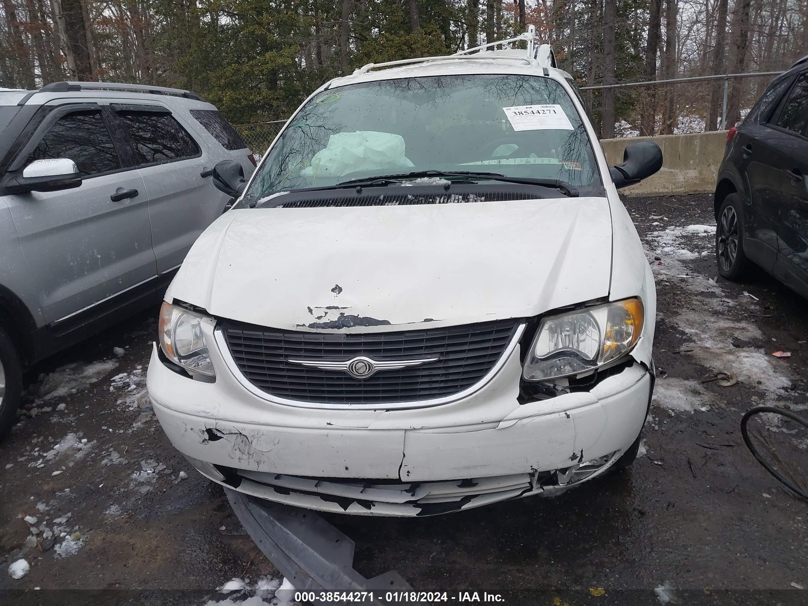 Photo 11 VIN: 2C8GP64L03R161880 - CHRYSLER TOWN & COUNTRY 