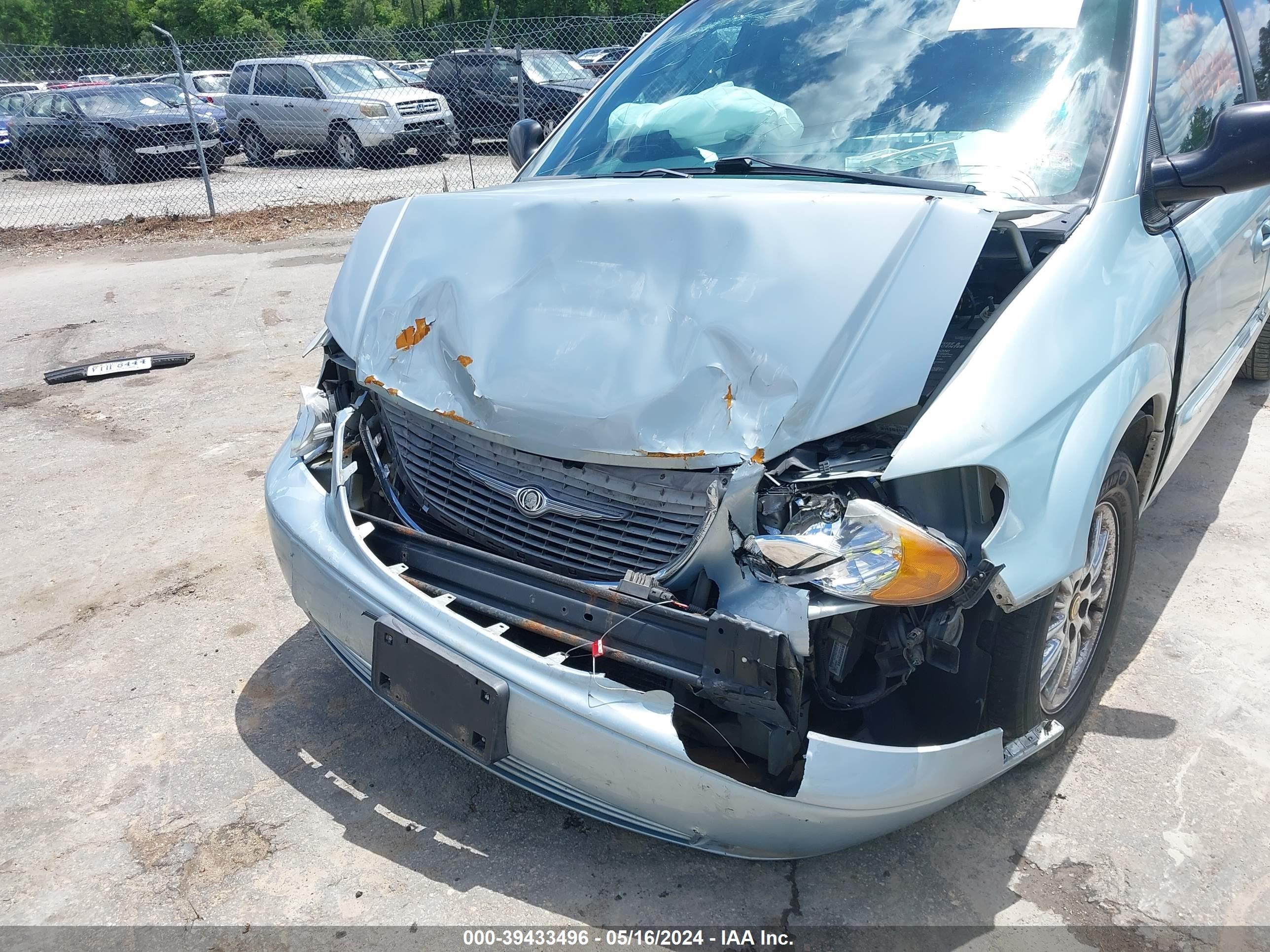 Photo 5 VIN: 2C8GP64L11R356027 - CHRYSLER TOWN & COUNTRY 