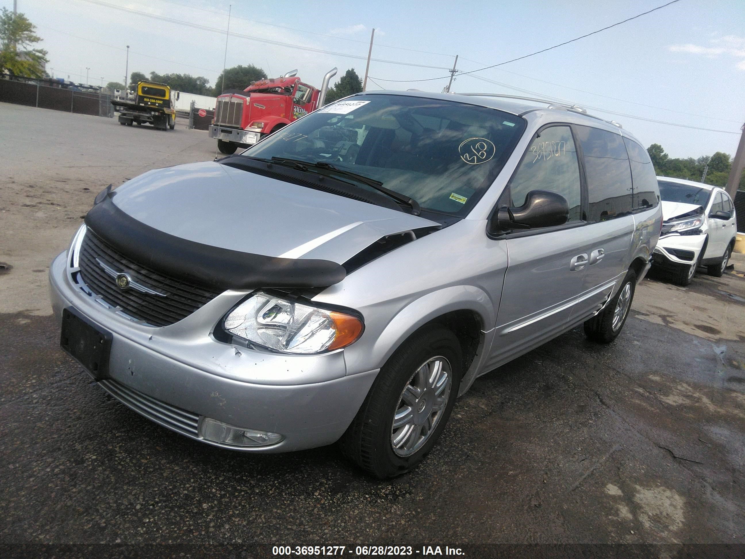 Photo 1 VIN: 2C8GP64L14R540209 - CHRYSLER TOWN & COUNTRY 