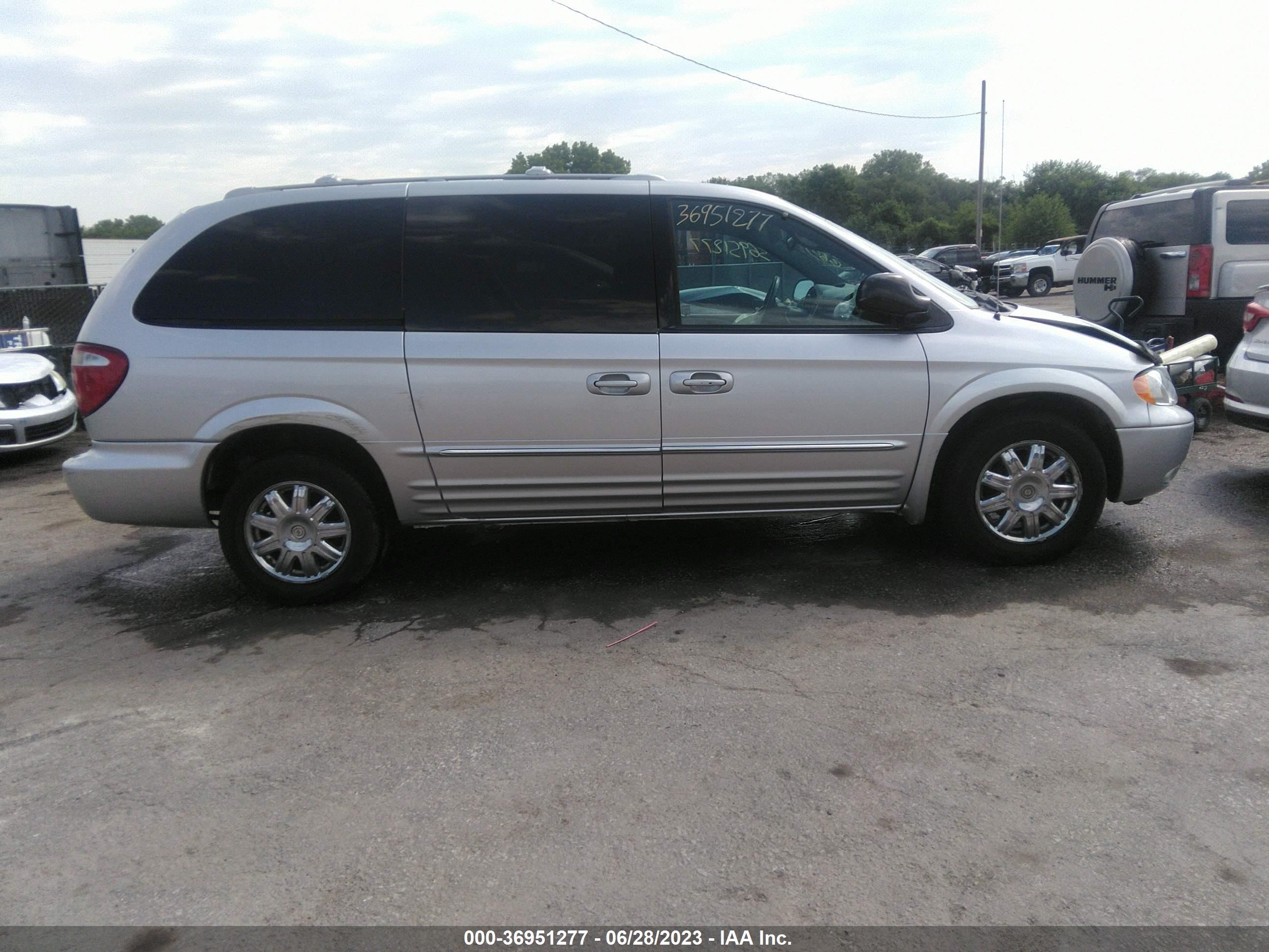 Photo 12 VIN: 2C8GP64L14R540209 - CHRYSLER TOWN & COUNTRY 