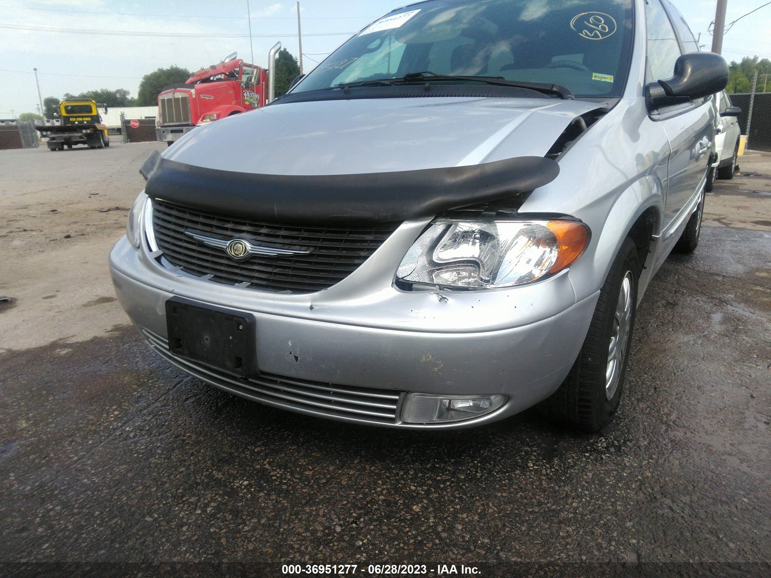 Photo 5 VIN: 2C8GP64L14R540209 - CHRYSLER TOWN & COUNTRY 