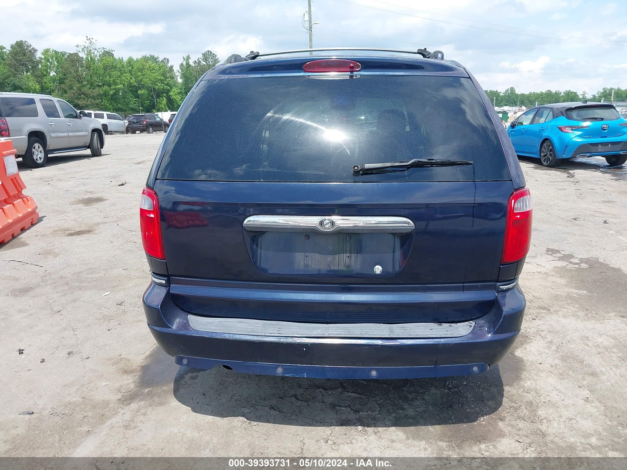 Photo 15 VIN: 2C8GP64L35R165540 - CHRYSLER TOWN & COUNTRY 