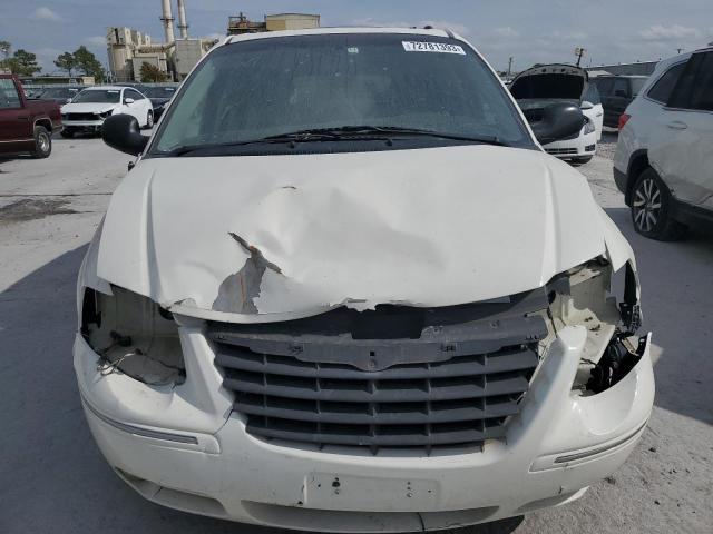 Photo 4 VIN: 2C8GP64L55R479433 - CHRYSLER TOWN & COU 