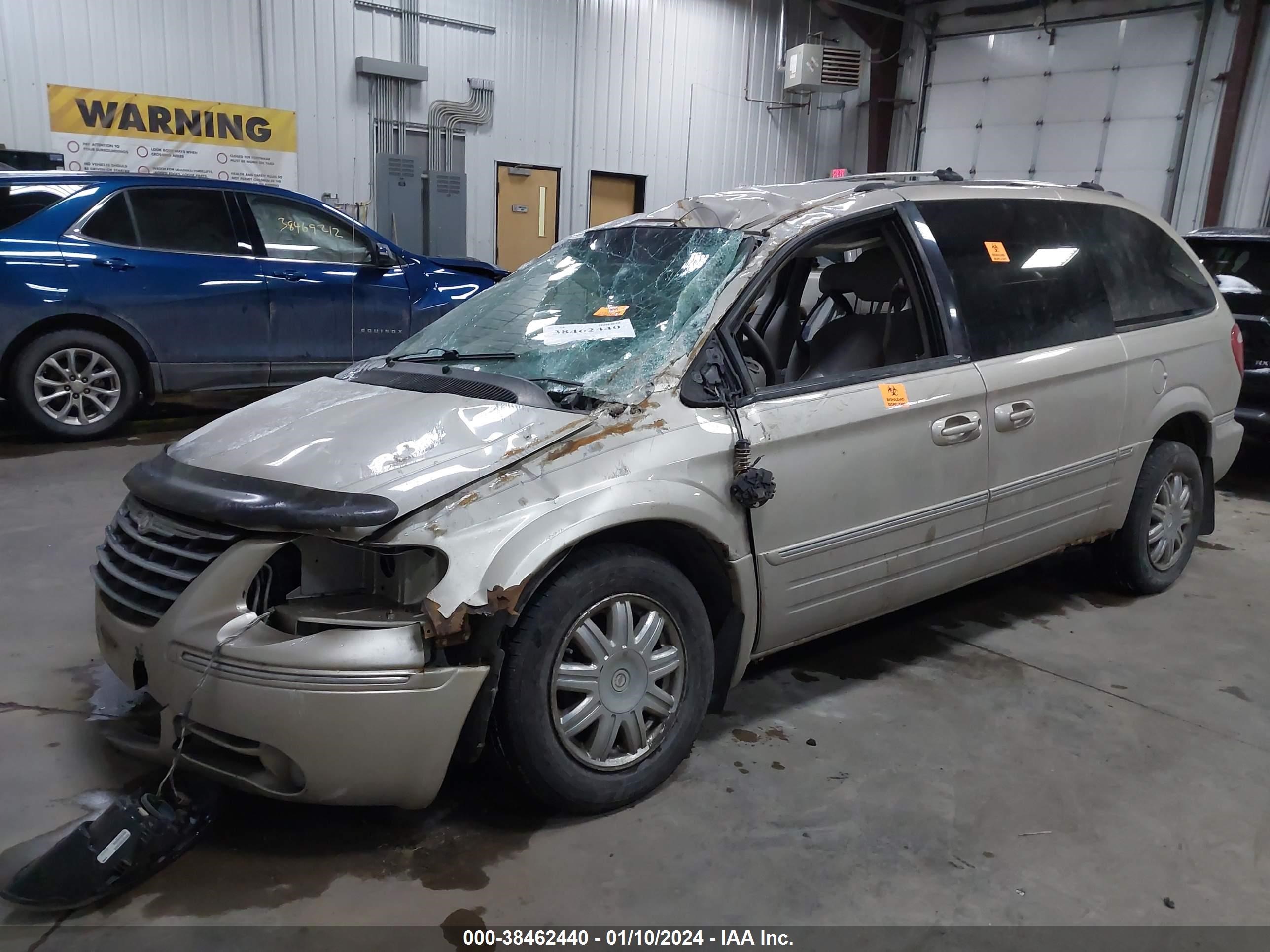 Photo 1 VIN: 2C8GP64L75R260215 - CHRYSLER TOWN & COUNTRY 