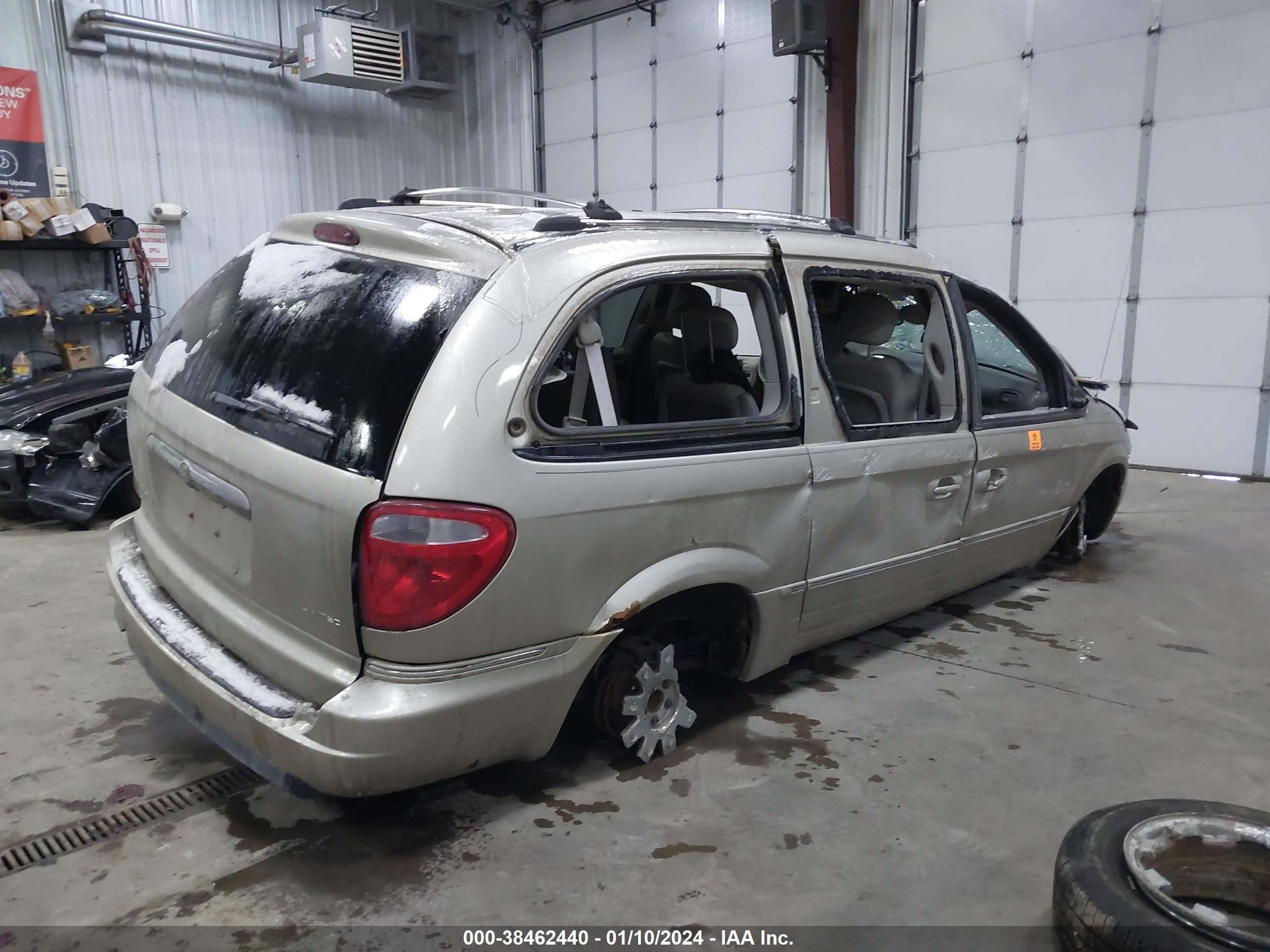 Photo 3 VIN: 2C8GP64L75R260215 - CHRYSLER TOWN & COUNTRY 