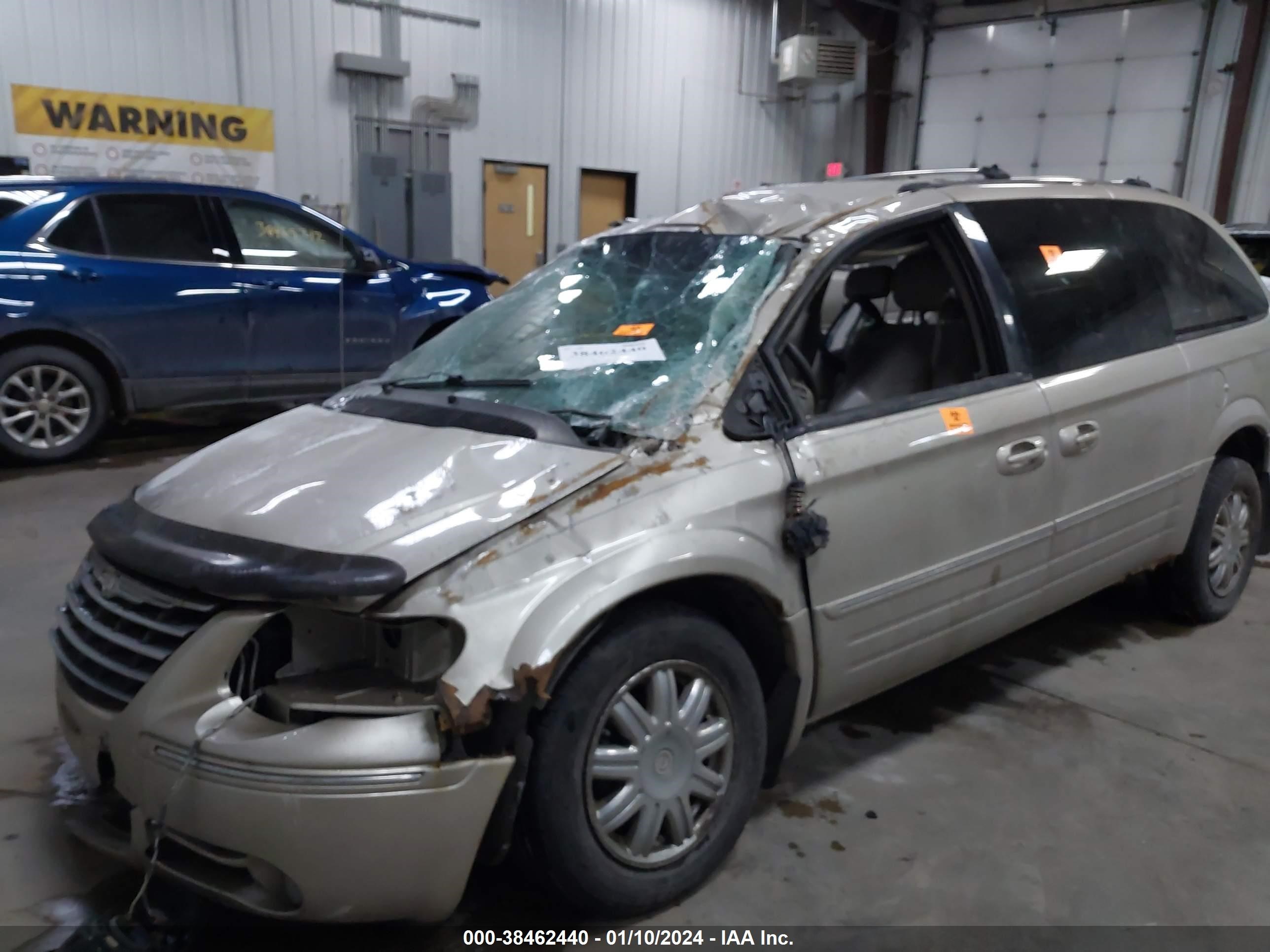 Photo 5 VIN: 2C8GP64L75R260215 - CHRYSLER TOWN & COUNTRY 